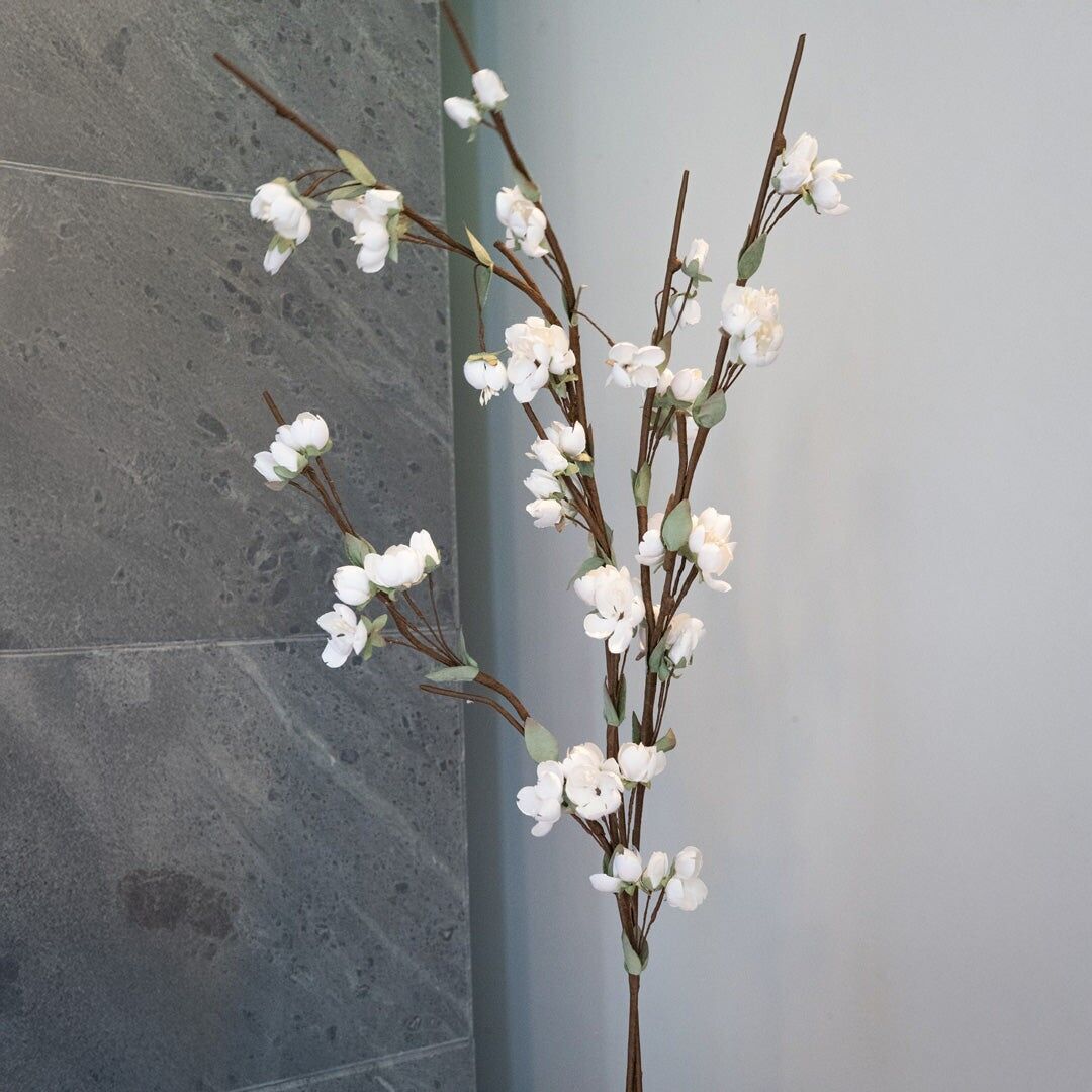 Fiori di ciliegio di carta bianca