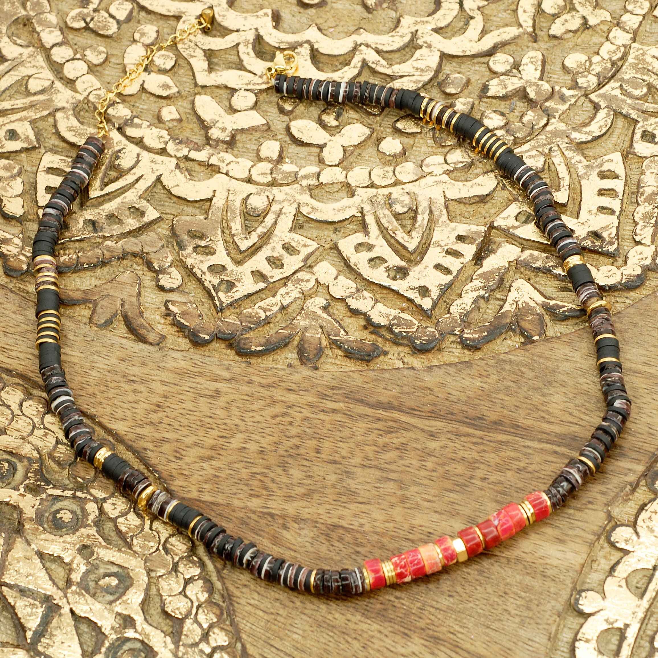 Collana in acciaio placcato oro con pietre naturali