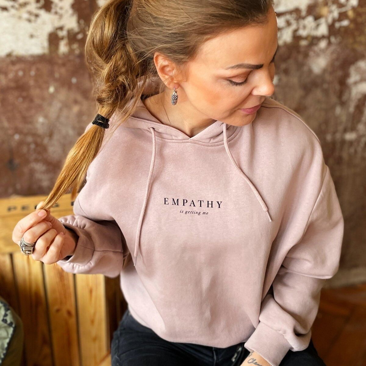 La empatía me está afectando - Sudadera con capucha