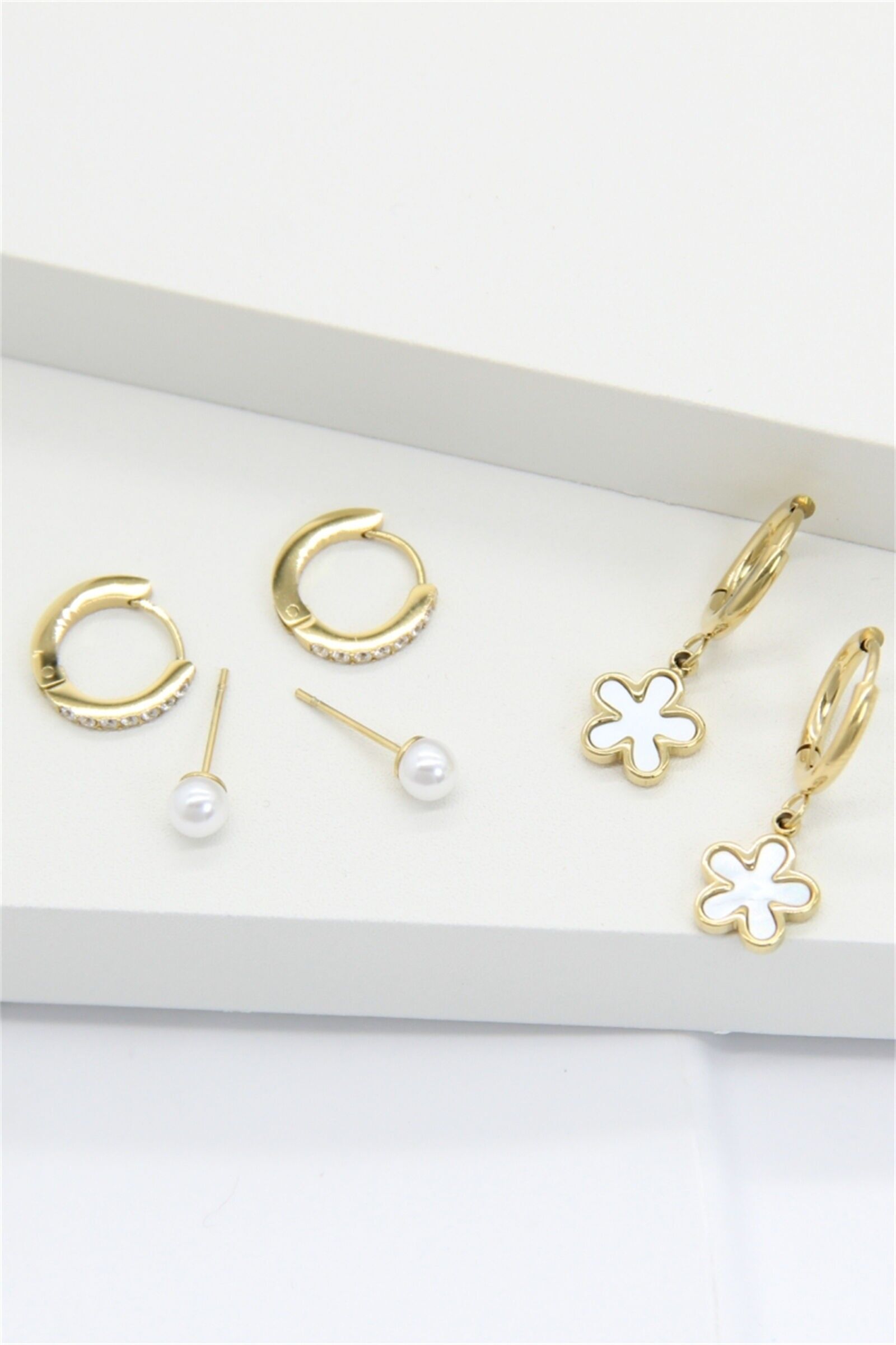 Set mit 3 Paar vergoldeten Edelstahl-Ohrringen – Schickes und zeitloses Sortiment