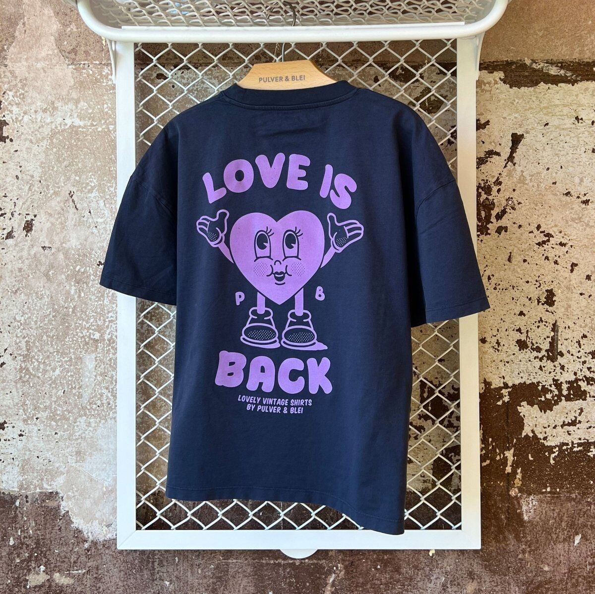 Love is Back - Womans Oversize Washed Navy