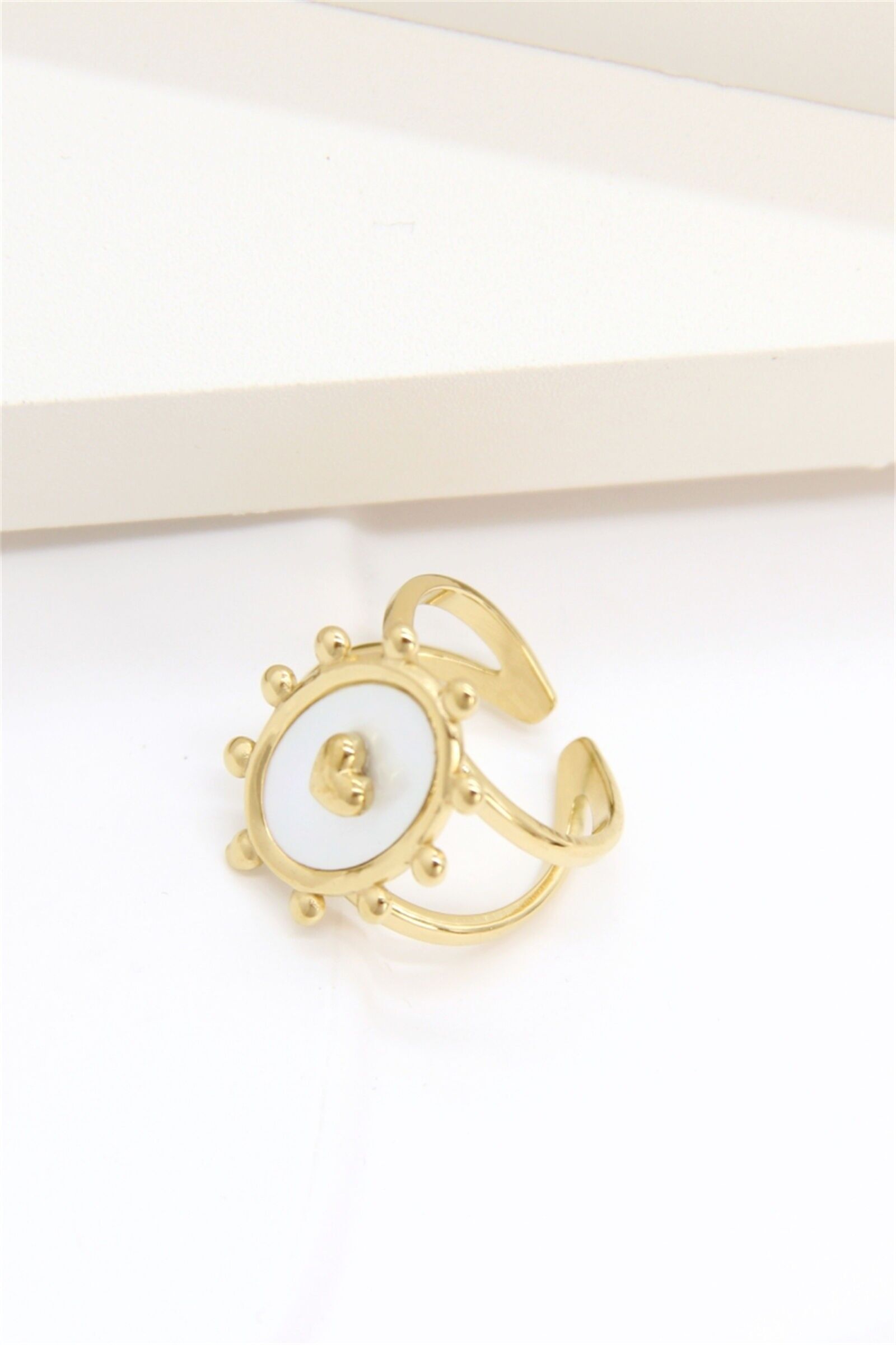 Verstellbarer Goldring mit weißem Emaille-Herz – Edelstahl