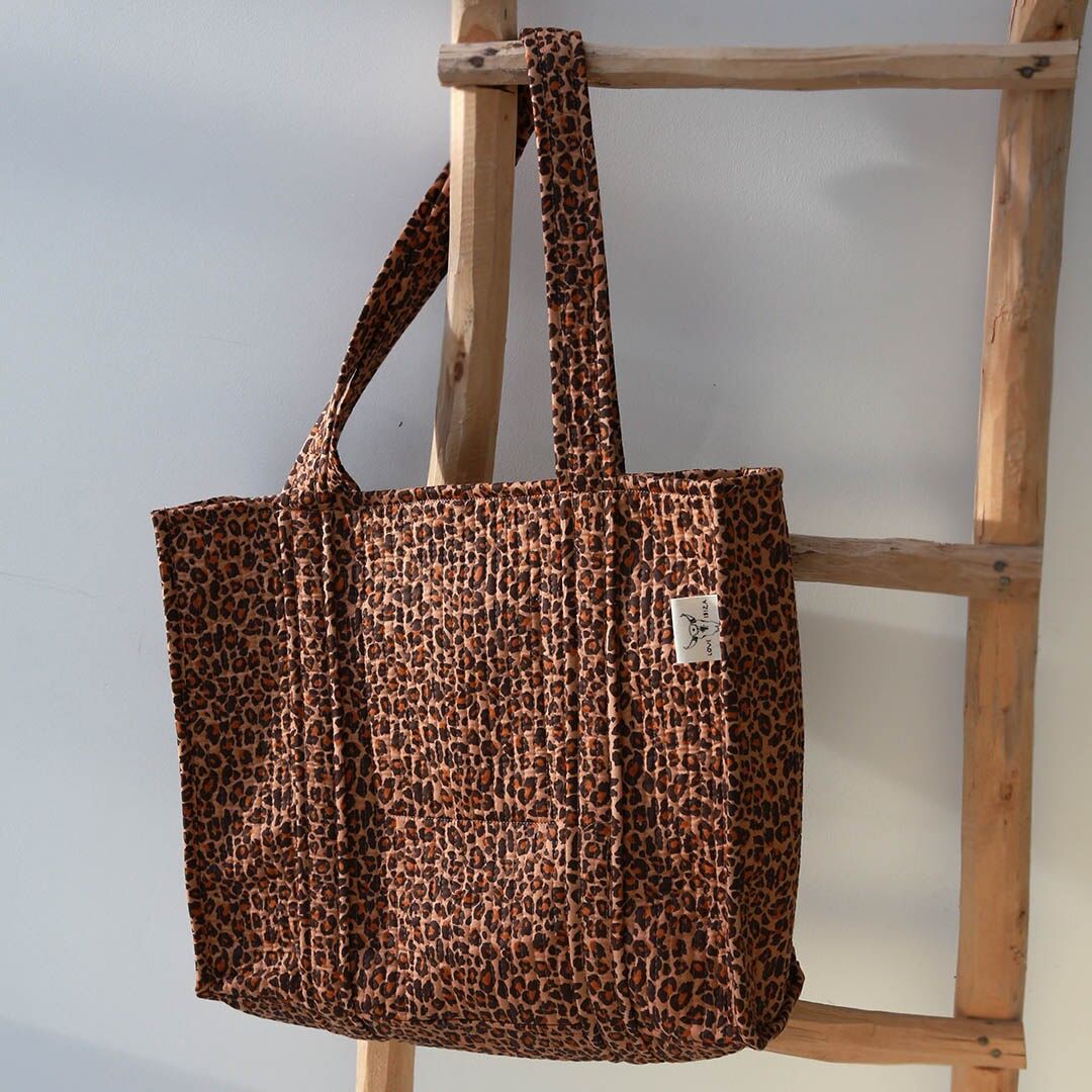 Schultertasche mit Leopardenmuster