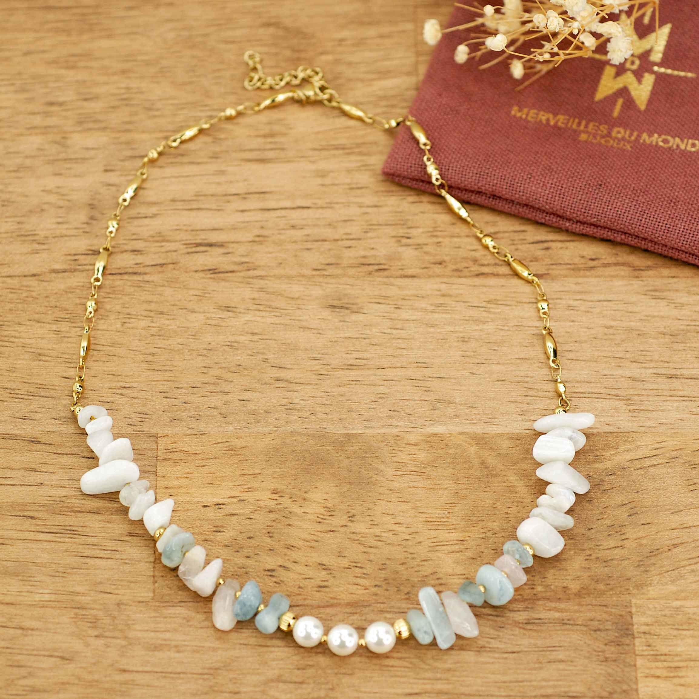 Collar y pulsera elaborados con piedras naturales y acero inoxidable.