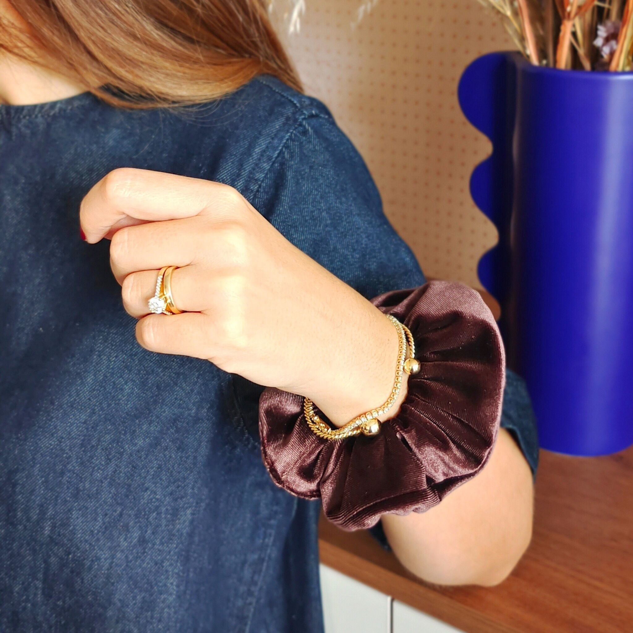 ENSTATITE Scrunchie / schokoladenbrauner Samt