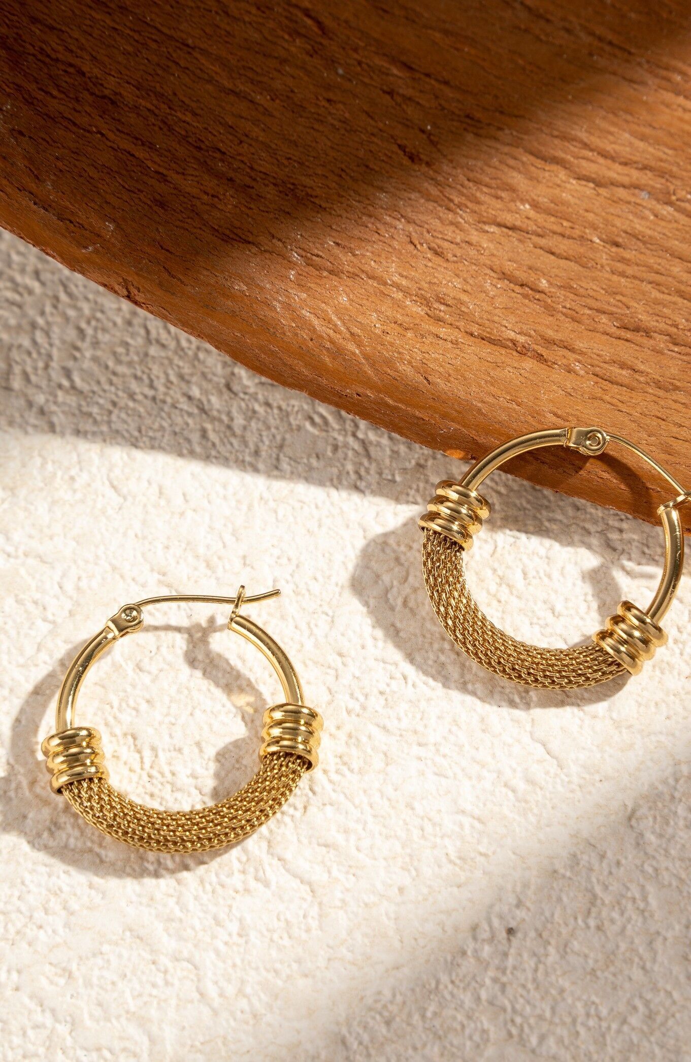 Ohrringe aus geflochtenem Edelstahl im Bohème-Stil in Gold