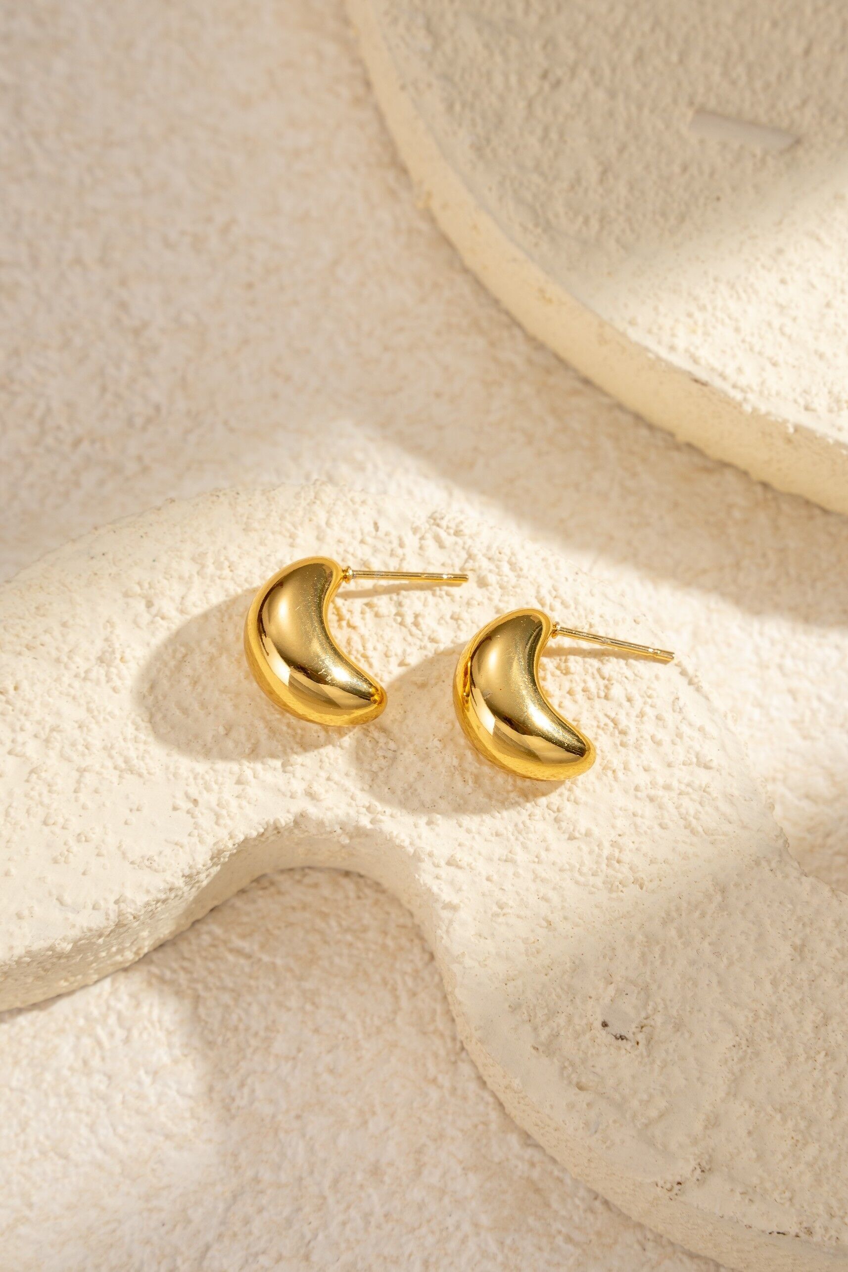 Minimalistische Halbmond-Ohrringe aus Edelstahl