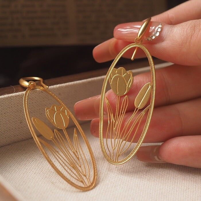 Orecchini pendenti grandi a forma di tulipano in filigrana