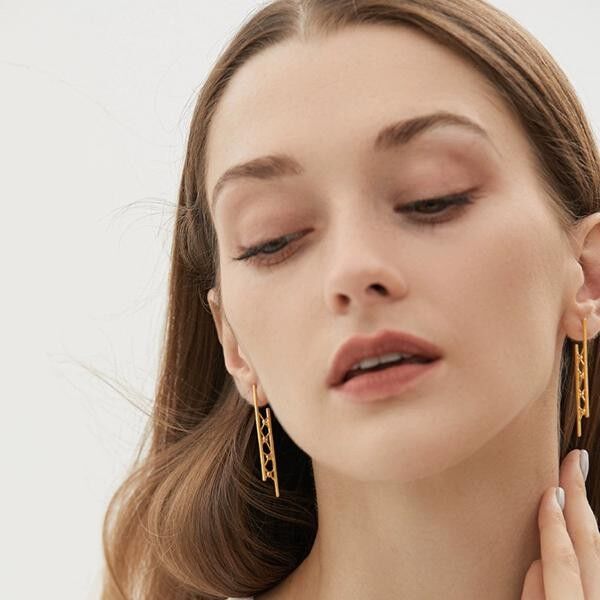 Orecchini pendenti minimalisti a rete lunga
