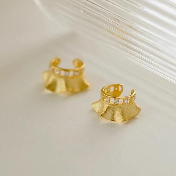 Orecchino con design unico della gonna - Pezzo unico