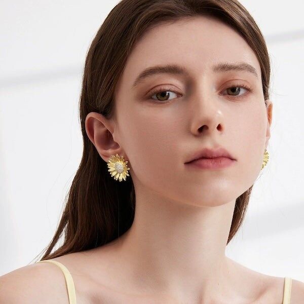 Orecchini a bottone moderni vintage a forma di girasole