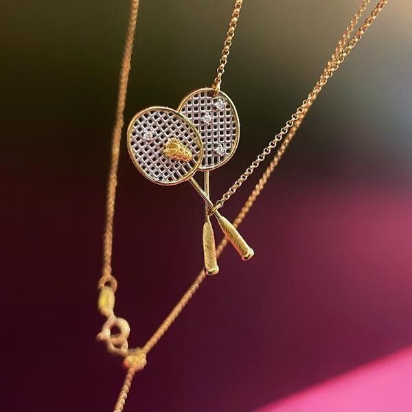 Halskette im einzigartigen Badminton-Schläger-Design