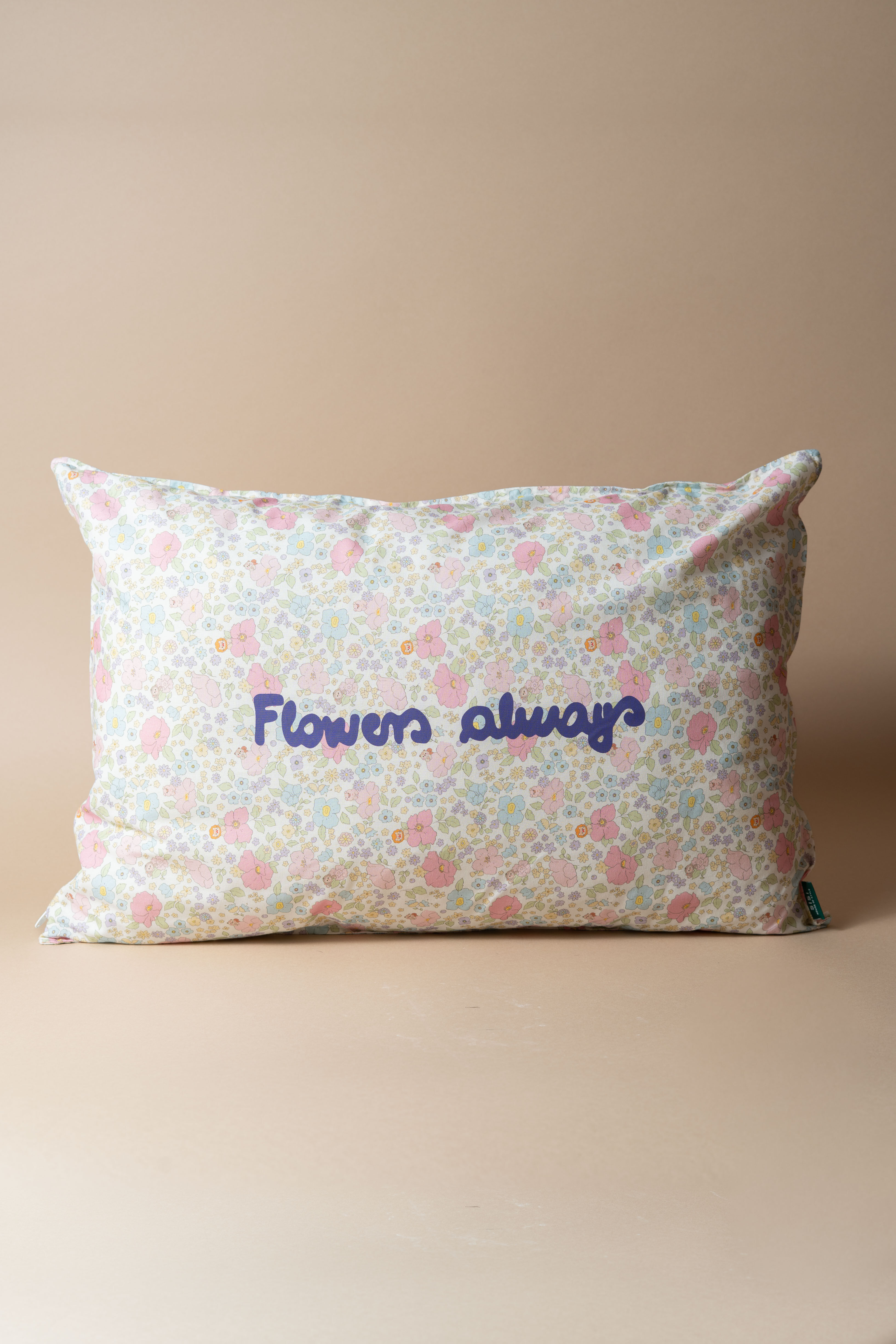 Sisi cushion, Flowers always