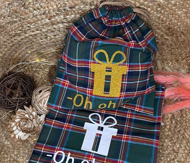 Borsa natalizia a scacchi verdi