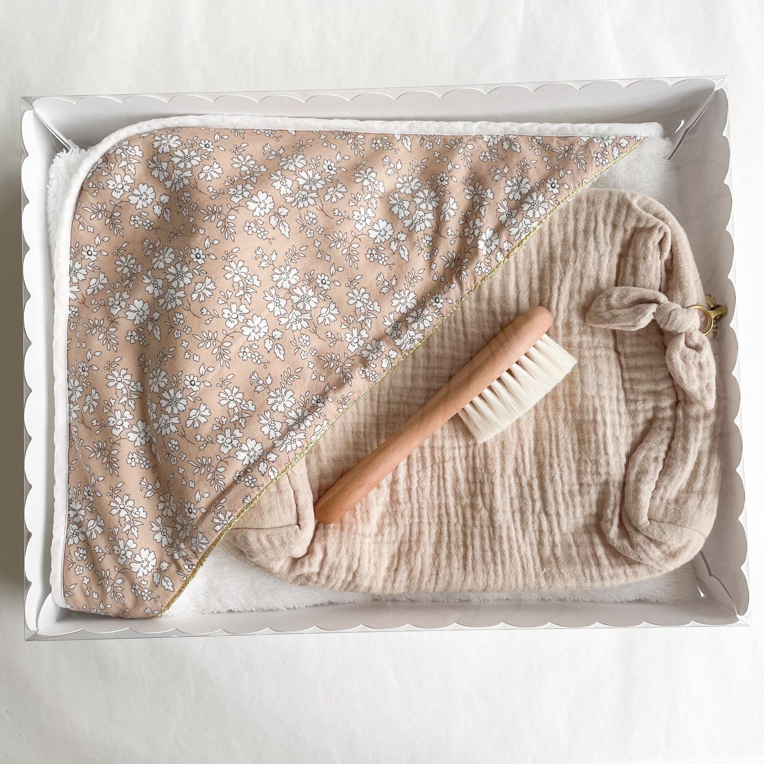 Set regalo personalizzato per il bagnetto del bambino Floral Latte