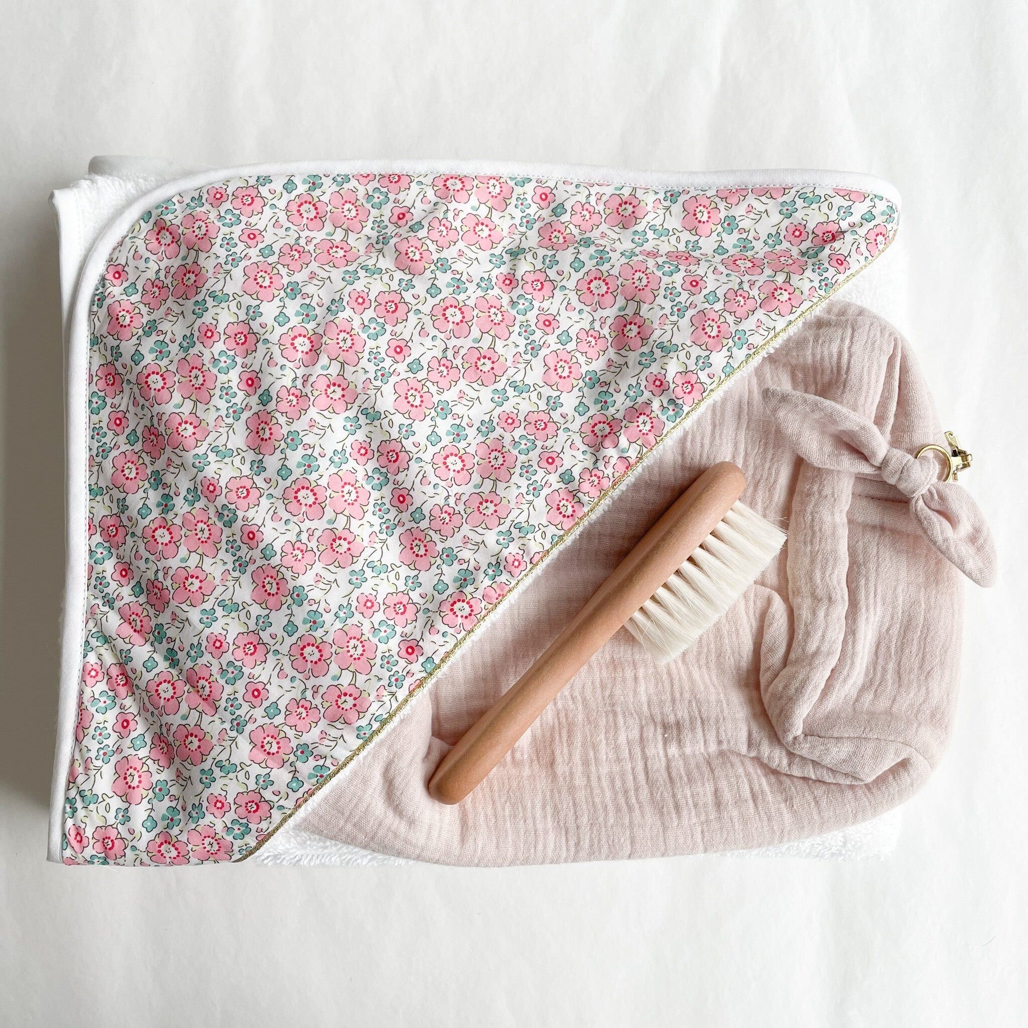 Set regalo personalizzato per il bagnetto del neonato con motivo floreale rosa