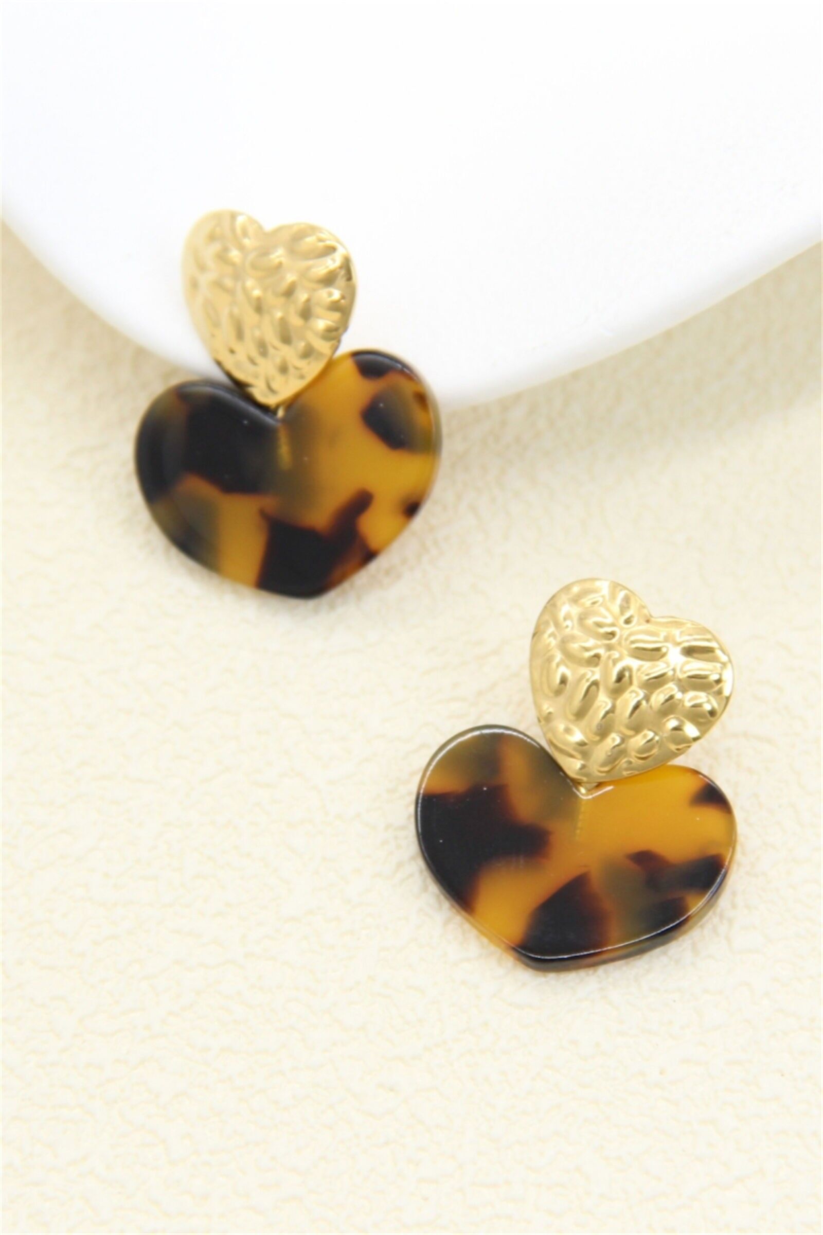 Herzohrringe aus Schildpatt und Gold – Edelstahl