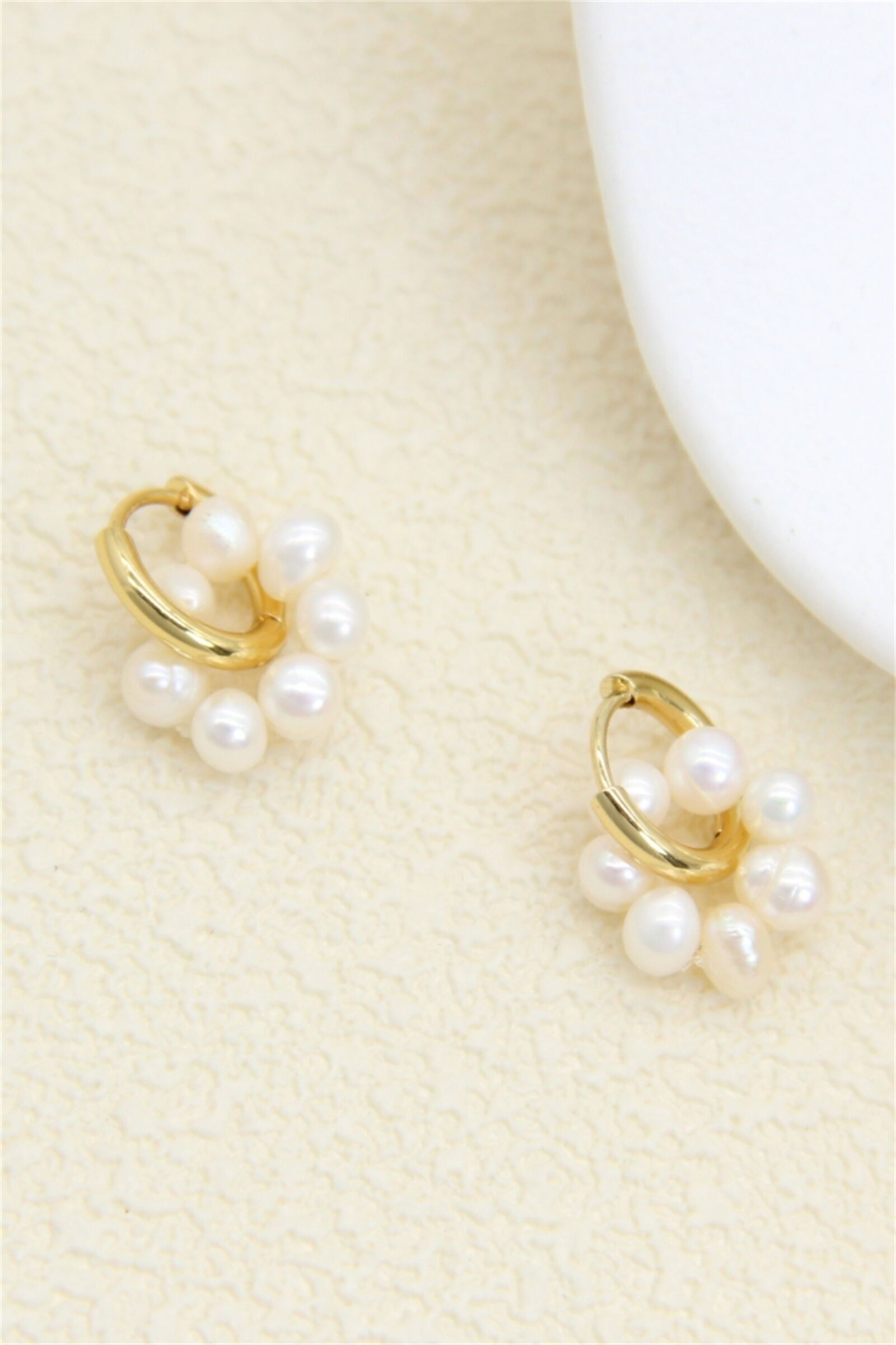 Vergoldete Creolen mit Zuchtperlen – Edelstahl