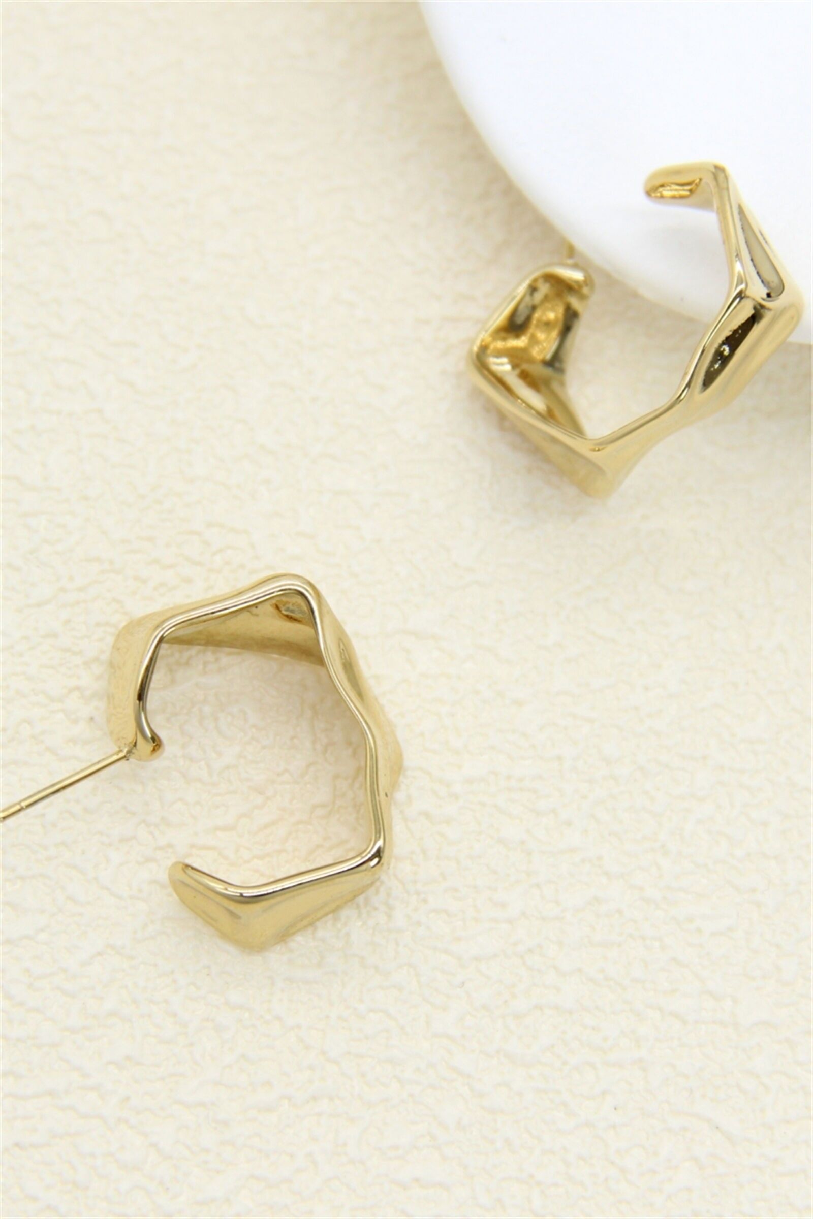 Goldfarbene Designer-Creolen – Edelstahl