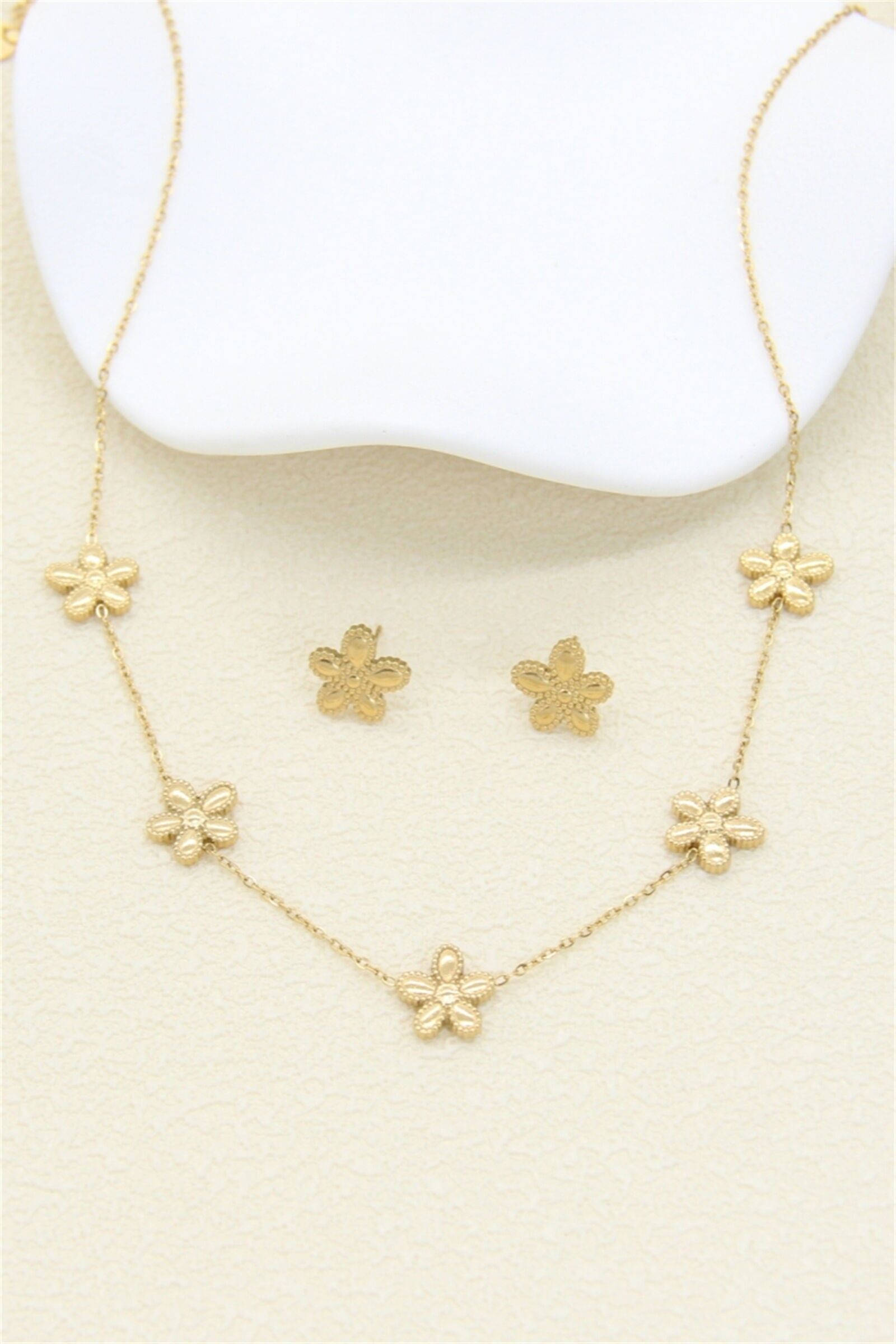 Schmuckset mit goldenen Blumen – Edelstahl