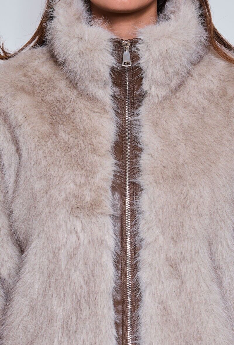Cappotto con cerniera in pelliccia sintetica