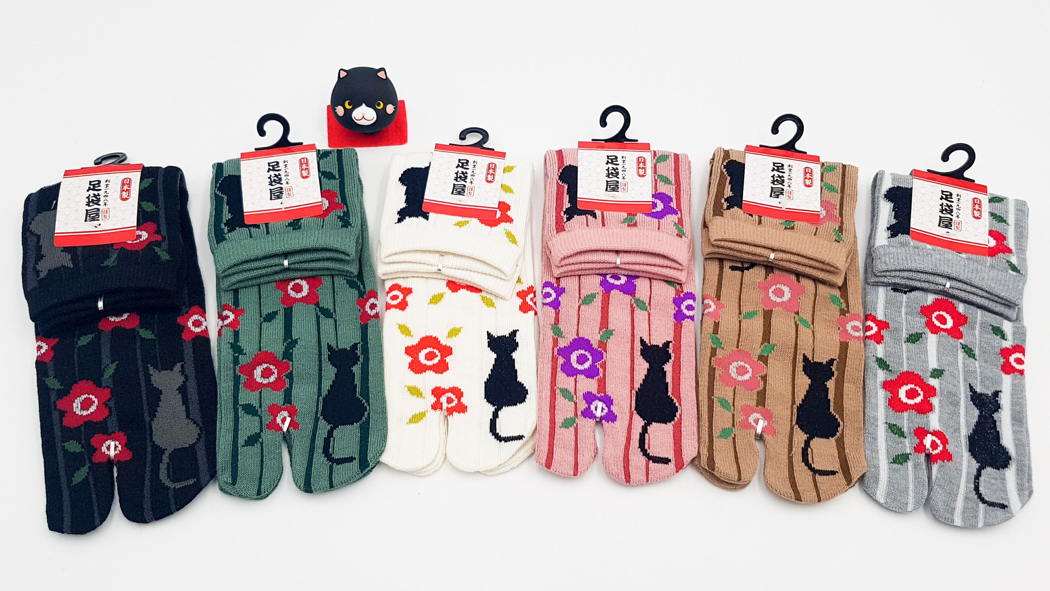 Japanische Tabi-Socken – Schwarze Katze mit rotem Blumenmuster – Größe 34–40