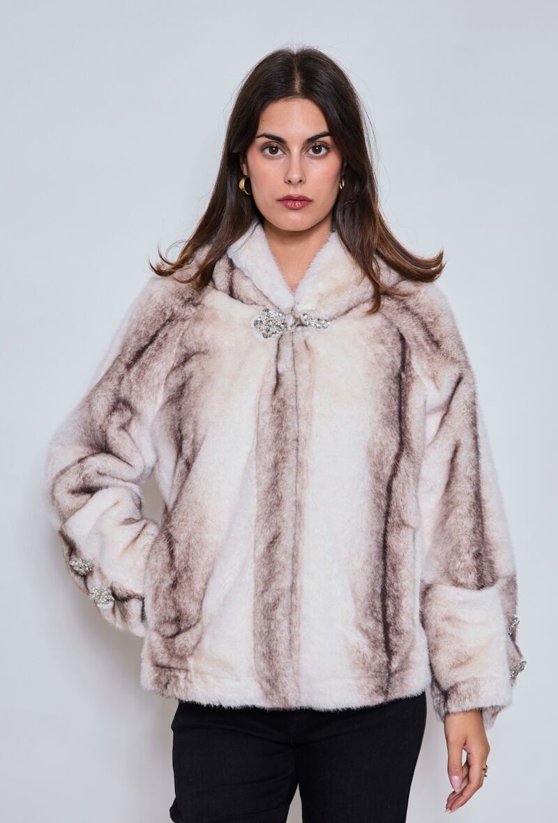 Cappotto lungo in pelliccia sintetica con cappuccio e bottoni fantasia