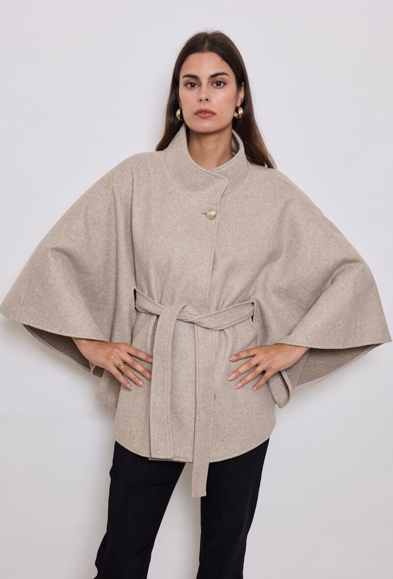 Mantella di lana con cintura e collo alto