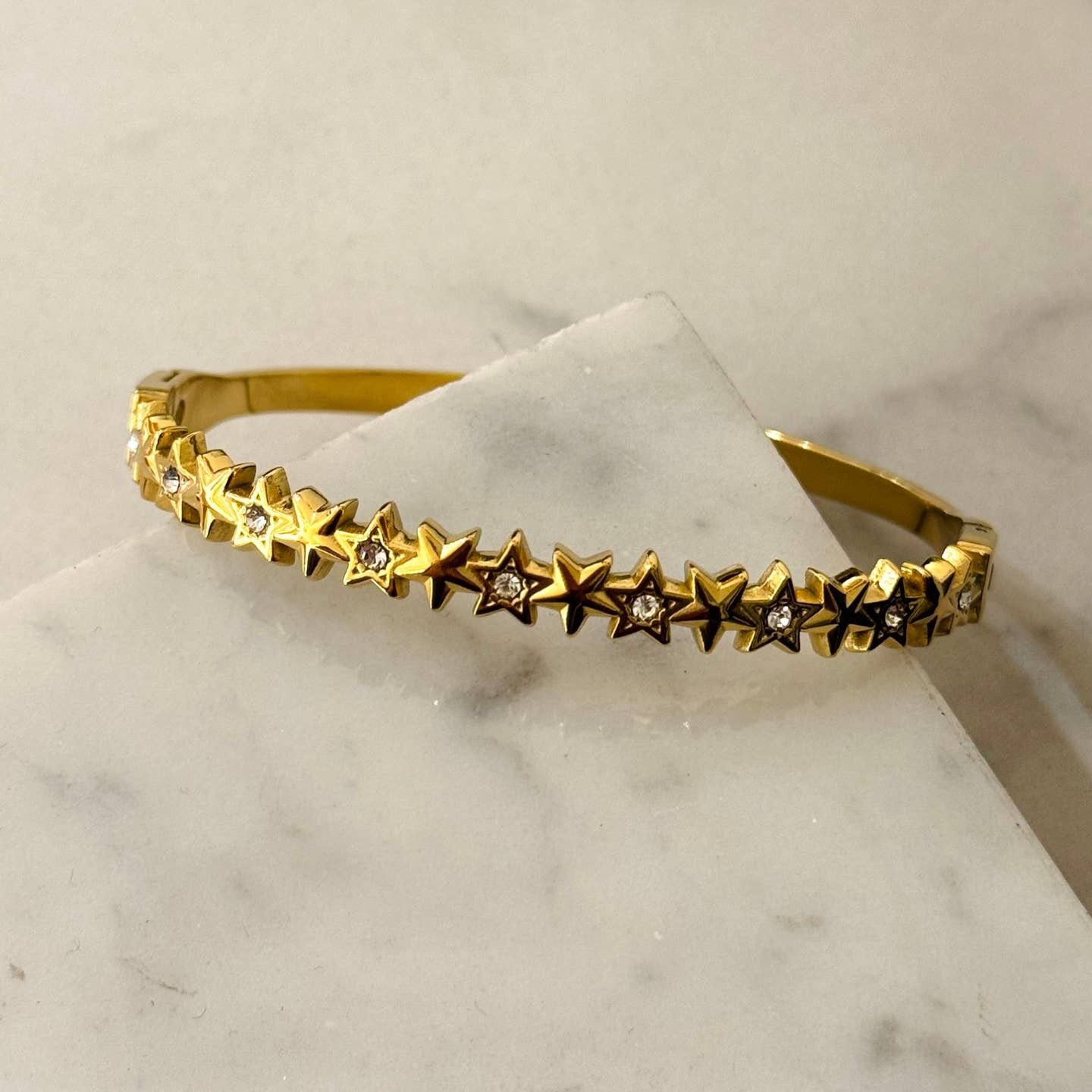 Bracciale rigido con stelle