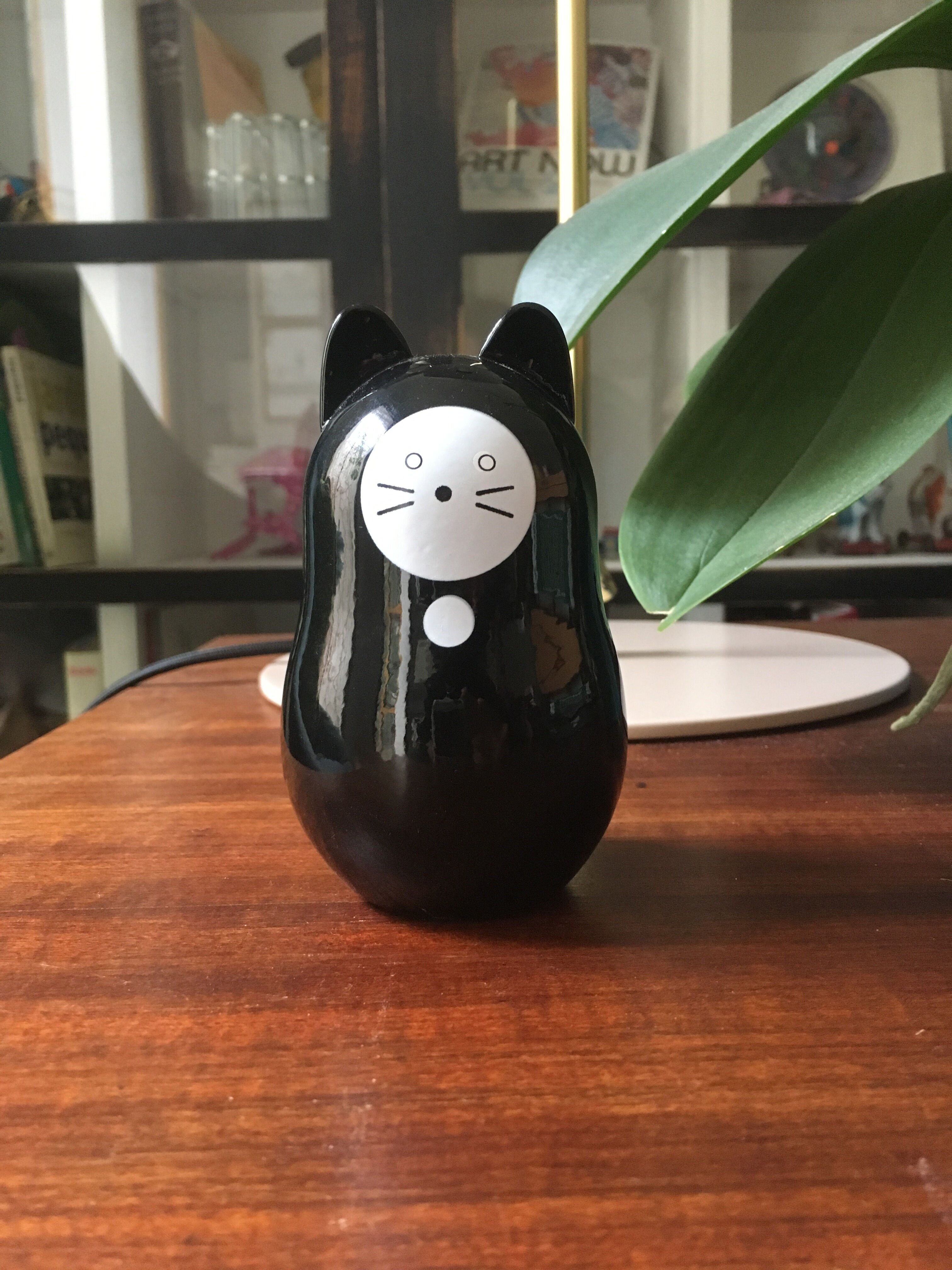 Daruma-Neko (BLACK): GOOD LIFE. ERREICHE DEIN ZIEL!
