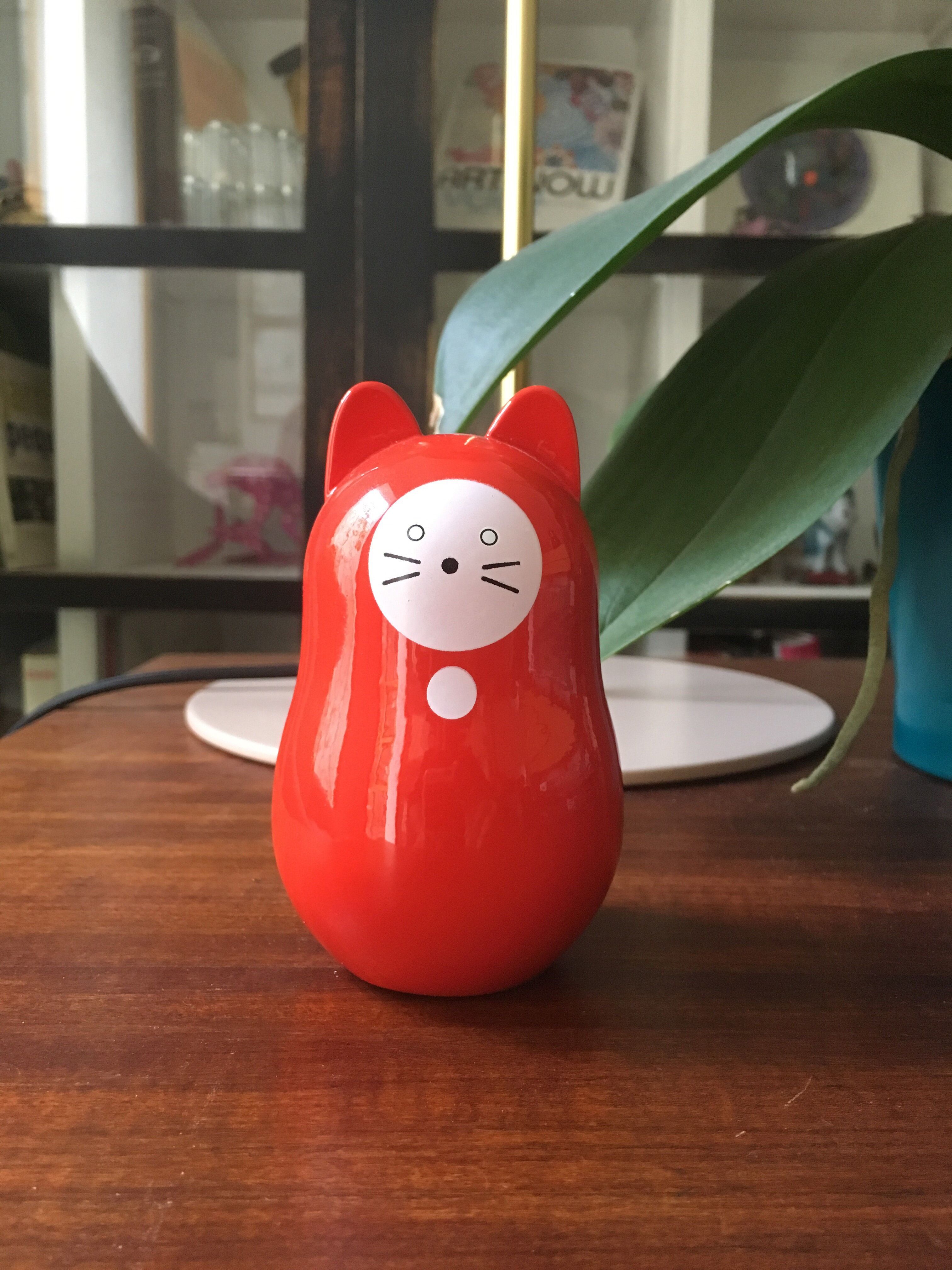 Daruma-Neko (ROT): VIEL GLÜCK. ERREICHE DEIN ZIEL!