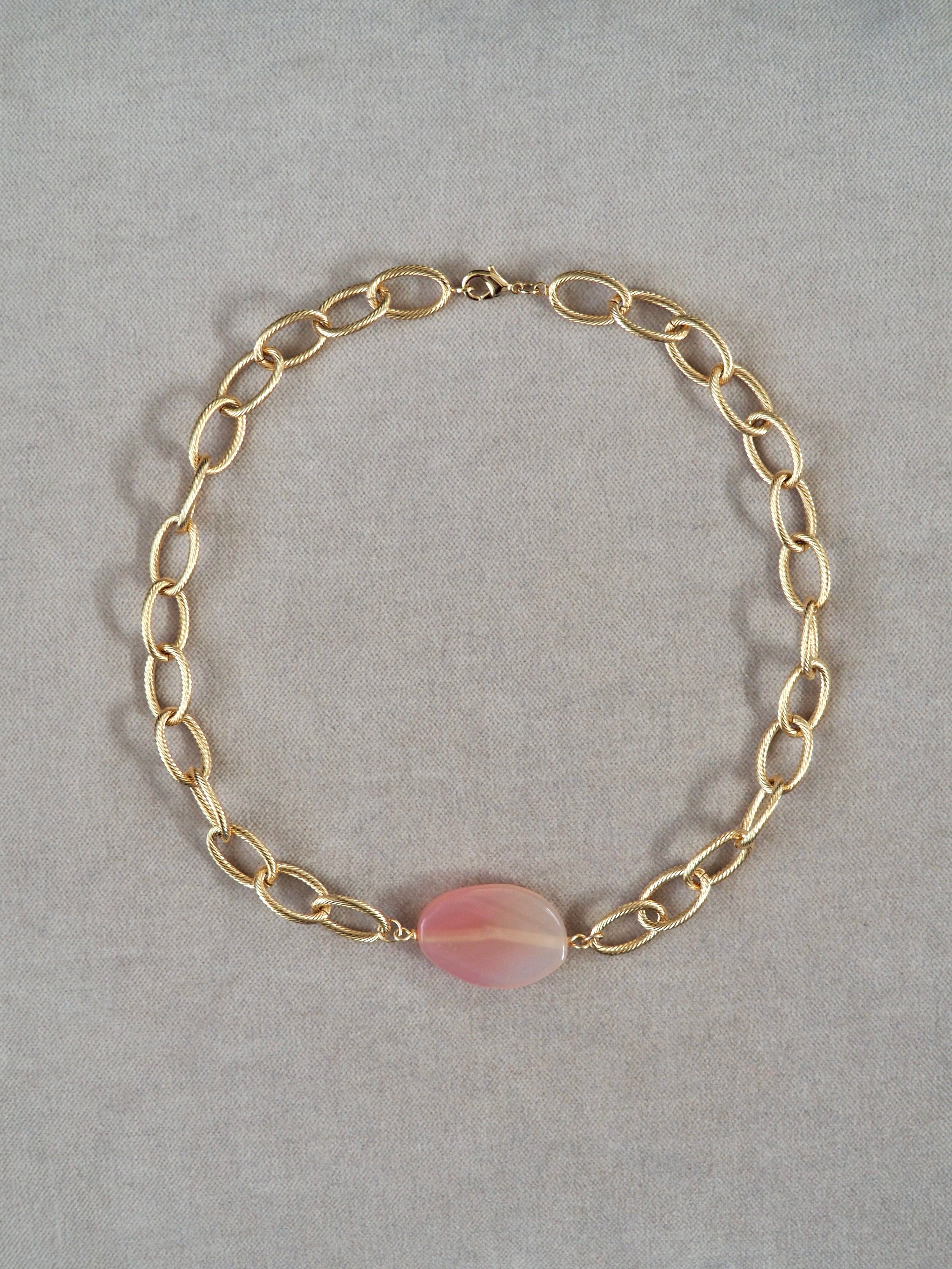 Dark pink Grand Trianon necklace | 3-micron gold-plated twisted chain and pink agate bead
