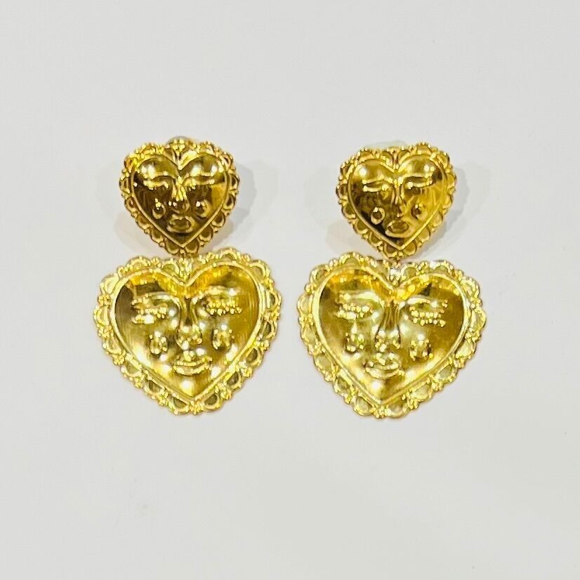 Orecchini in acciaio inossidabile con doppio cuore in rilievo