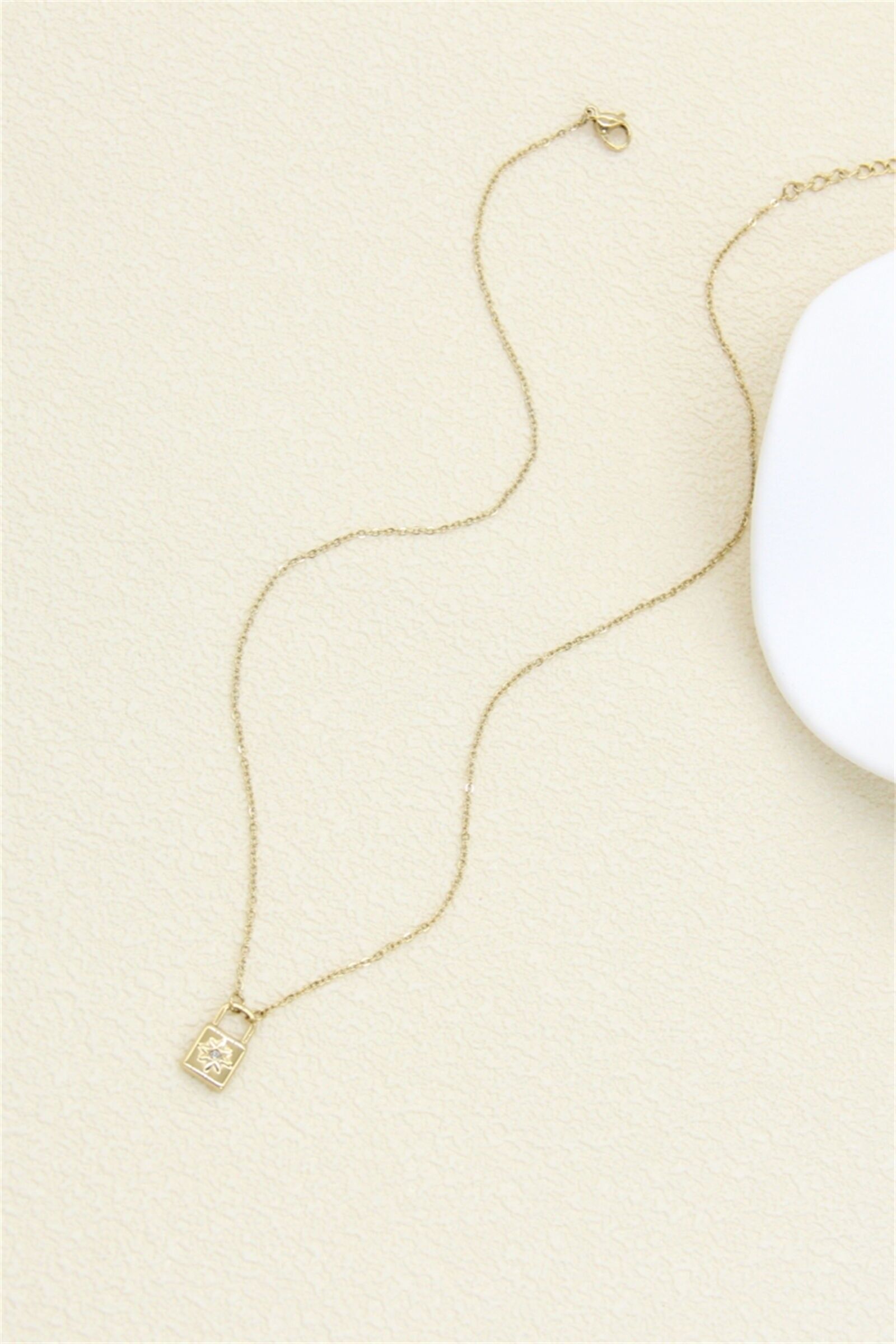 Halskette mit Sternenschloss-Anhänger – vergoldeter Edelstahl