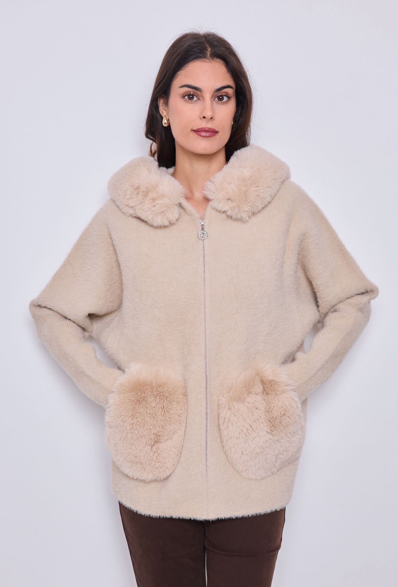 Cappotto lungo e comodo in pelliccia sintetica semplice