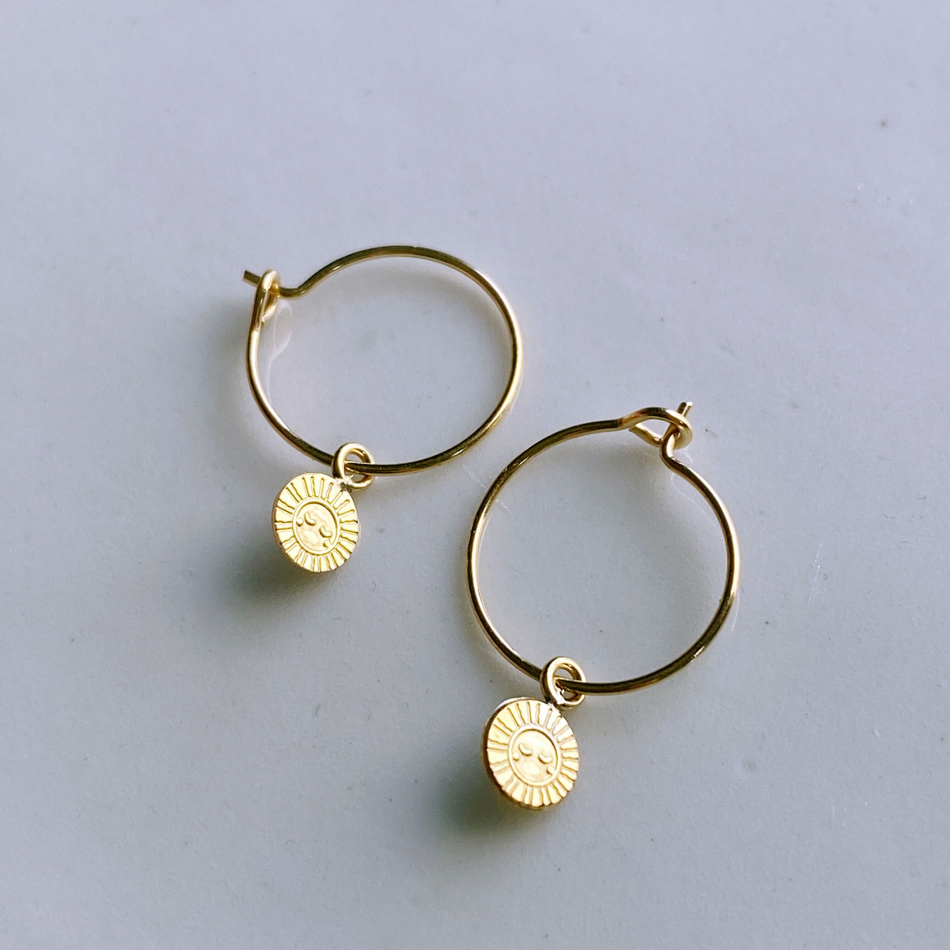 Mini orecchini a cerchio Sunny, placcati oro - realizzati in Francia