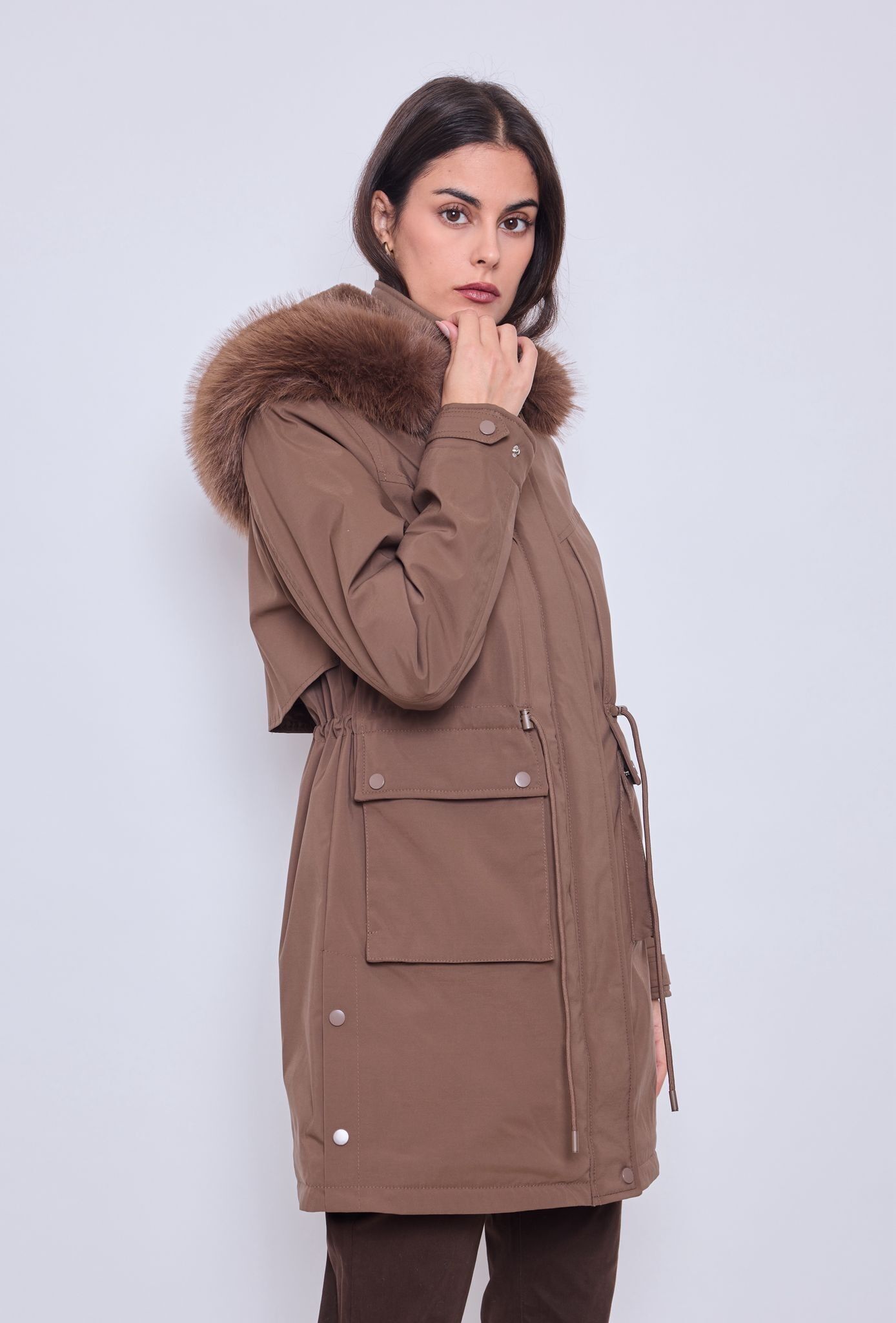 Cappotto lungo da donna con cappuccio in pelliccia rimovibile