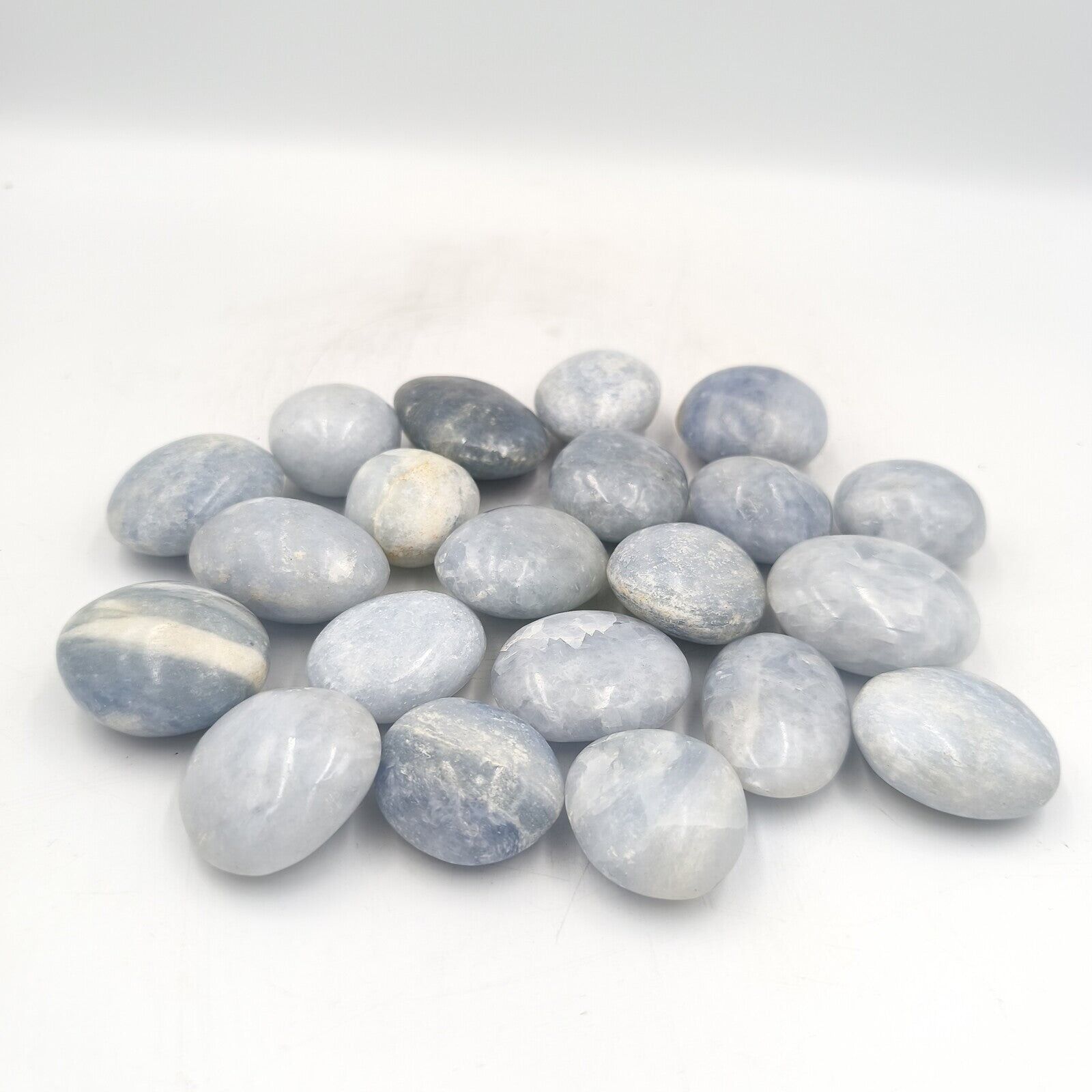 Kieselsteine ​​– Blauer Kalzit