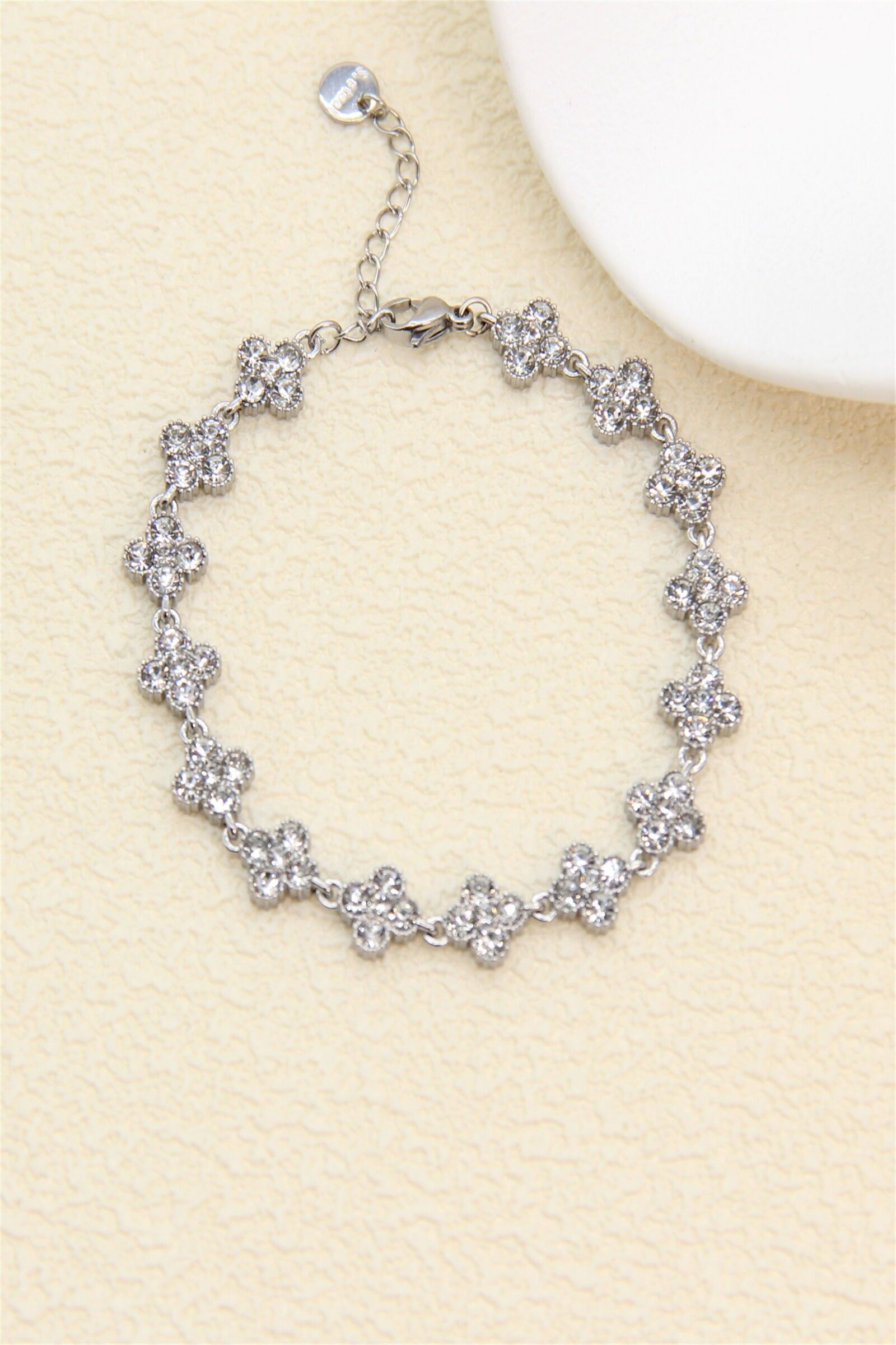 Armband mit Kleeblattmotiv aus Zirkonia-Pavé – juwelenartiger Glanz in Edelstahl