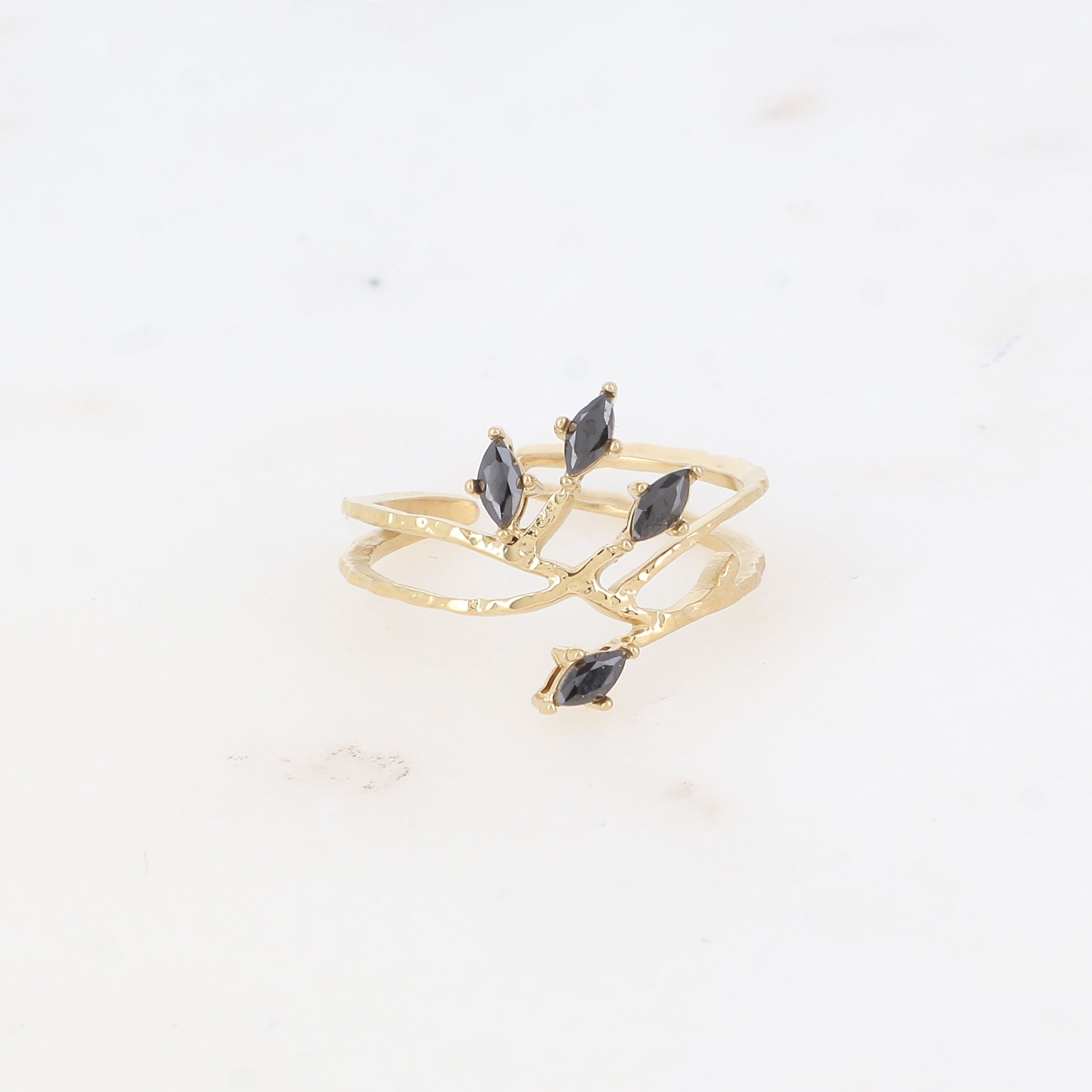 Ring with zirconium oxide