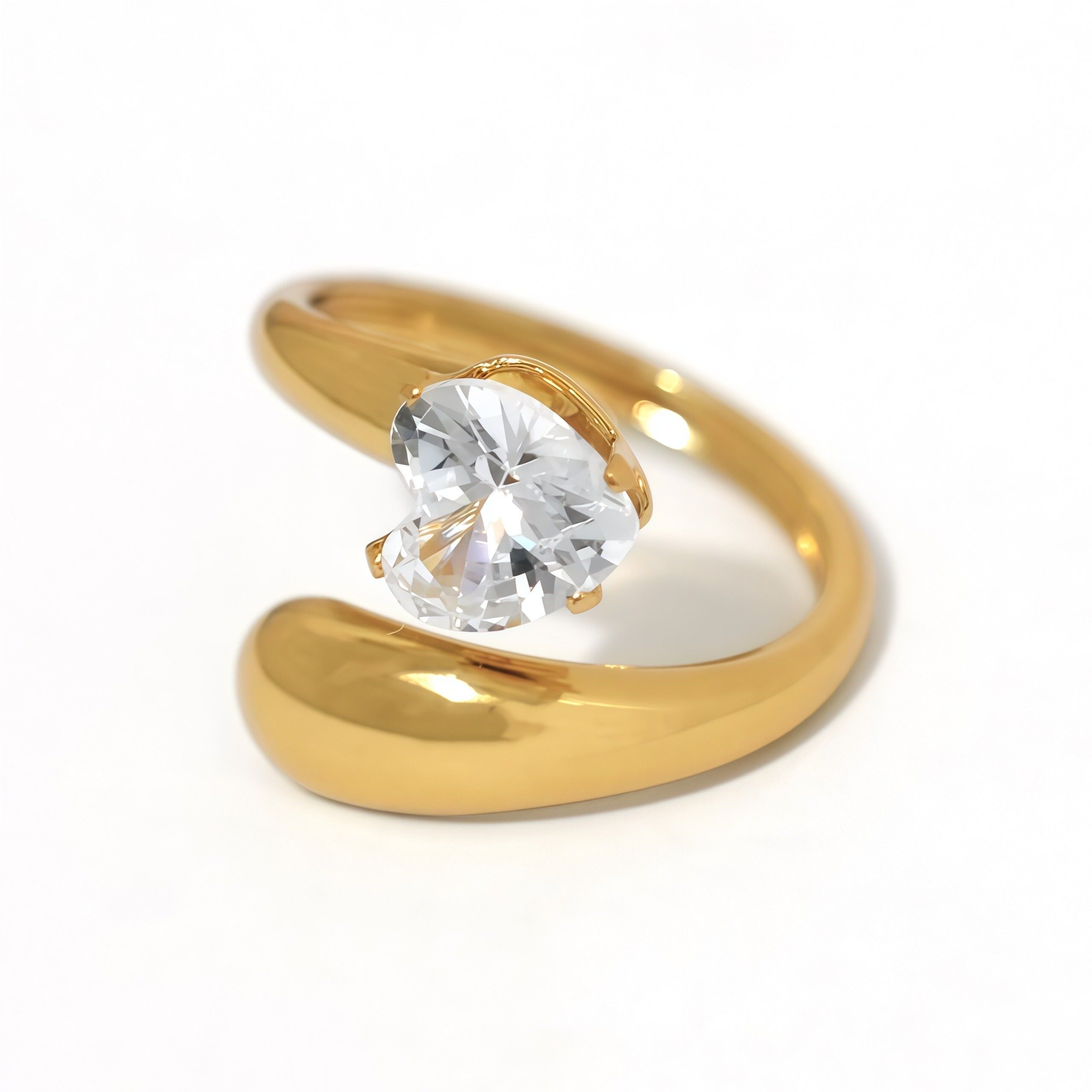 Anello aperto regolabile in oro decorato con uno strass a forma di cuore