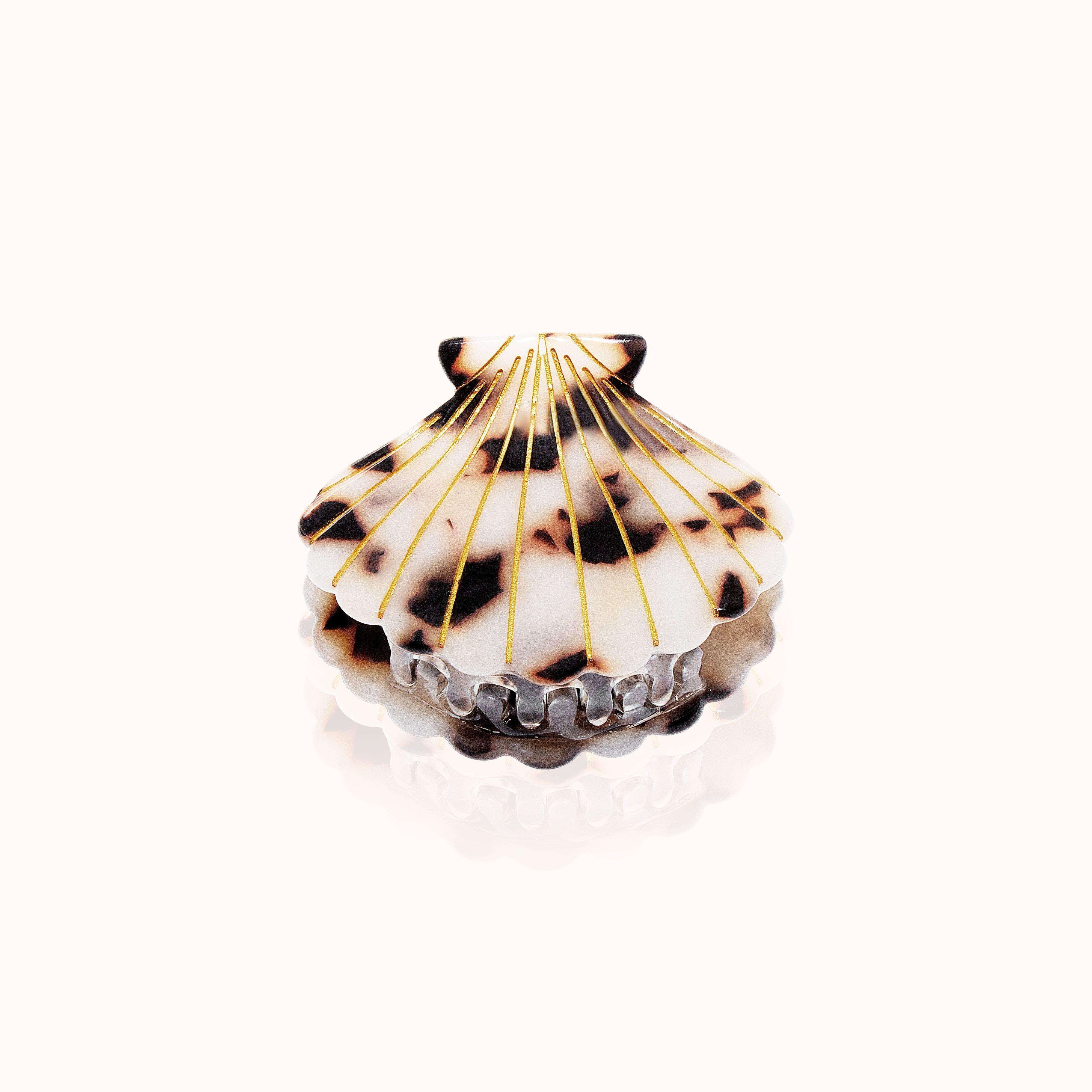 Seashell-shaped hair clip, White Leo