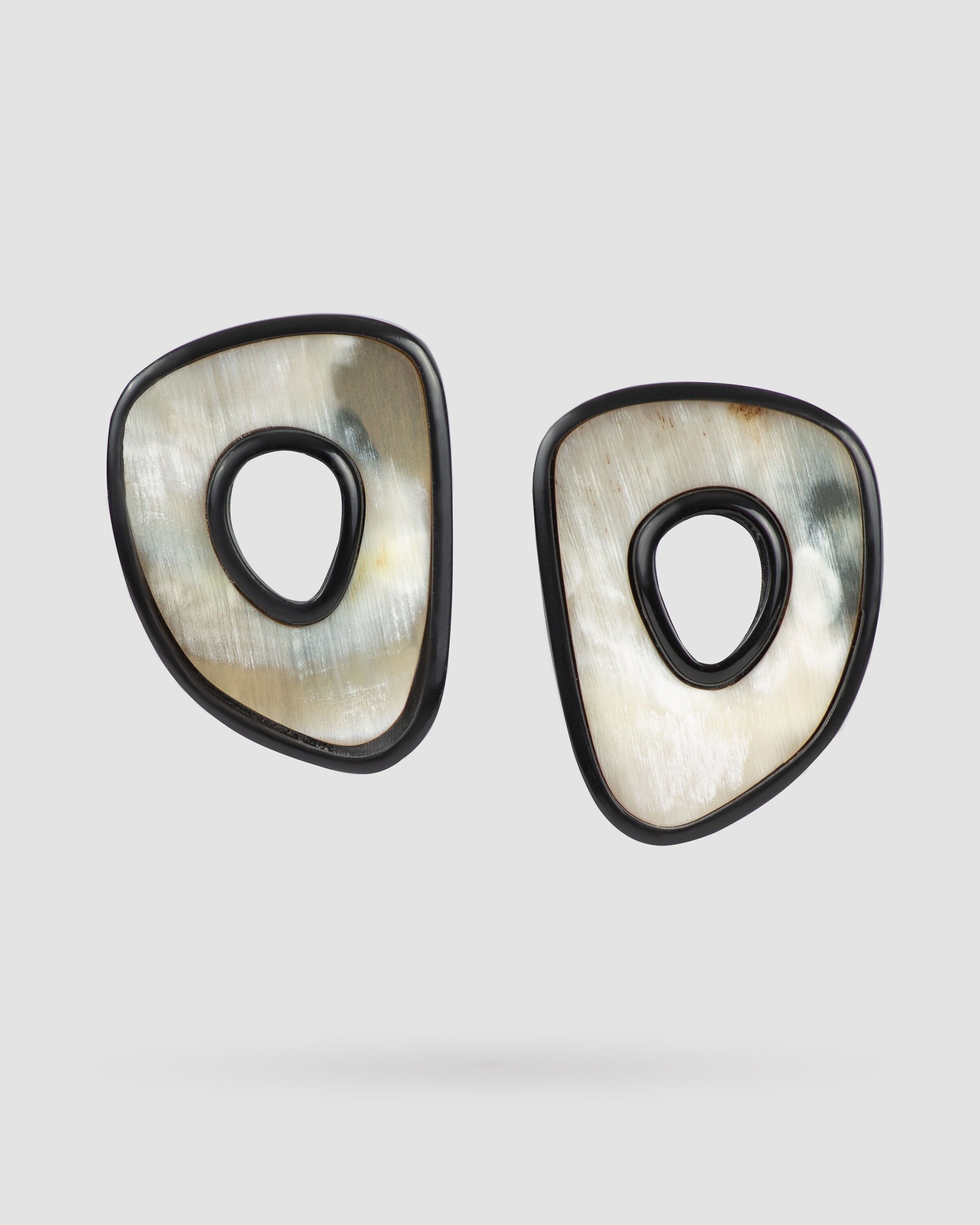 Boucles d'oreilles in corne de buffle et résine