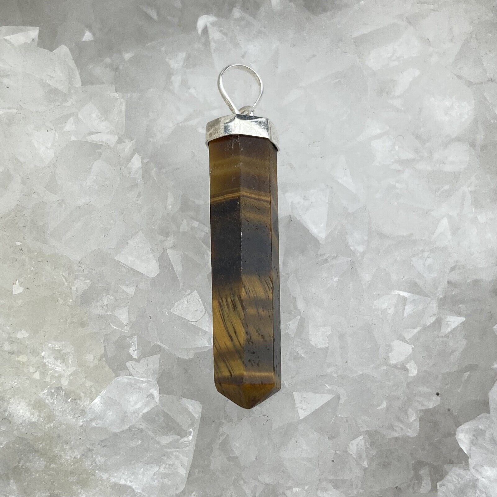 Silberanhänger – Tigeraugenspitze