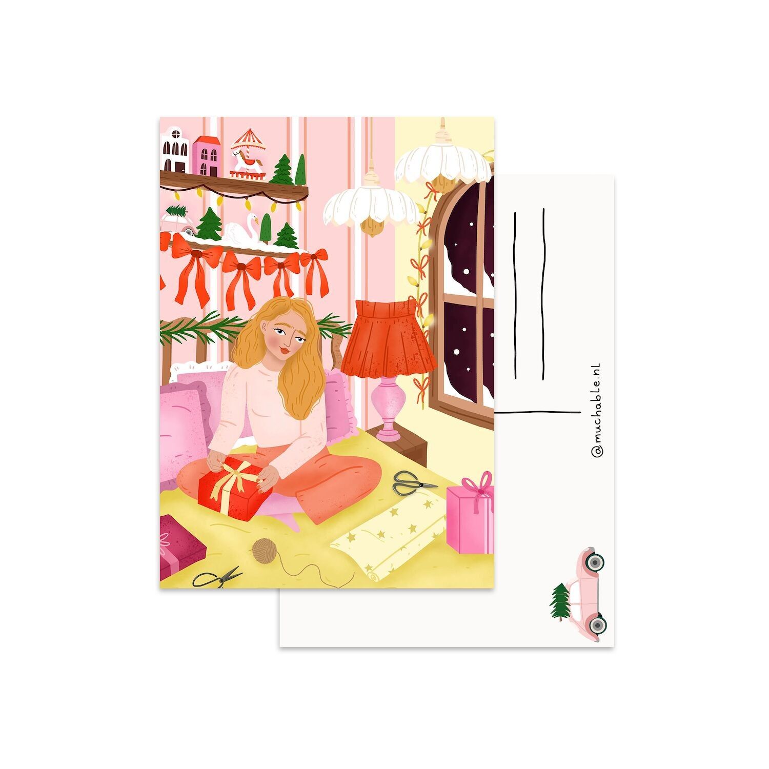 Ragazza che impacchetta i regali di Natale