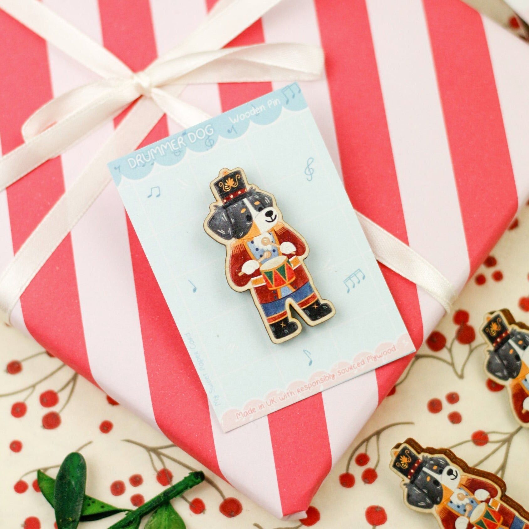 Spilla in legno a forma di schiaccianoci - Regalo di Natale per gli amanti dei cani