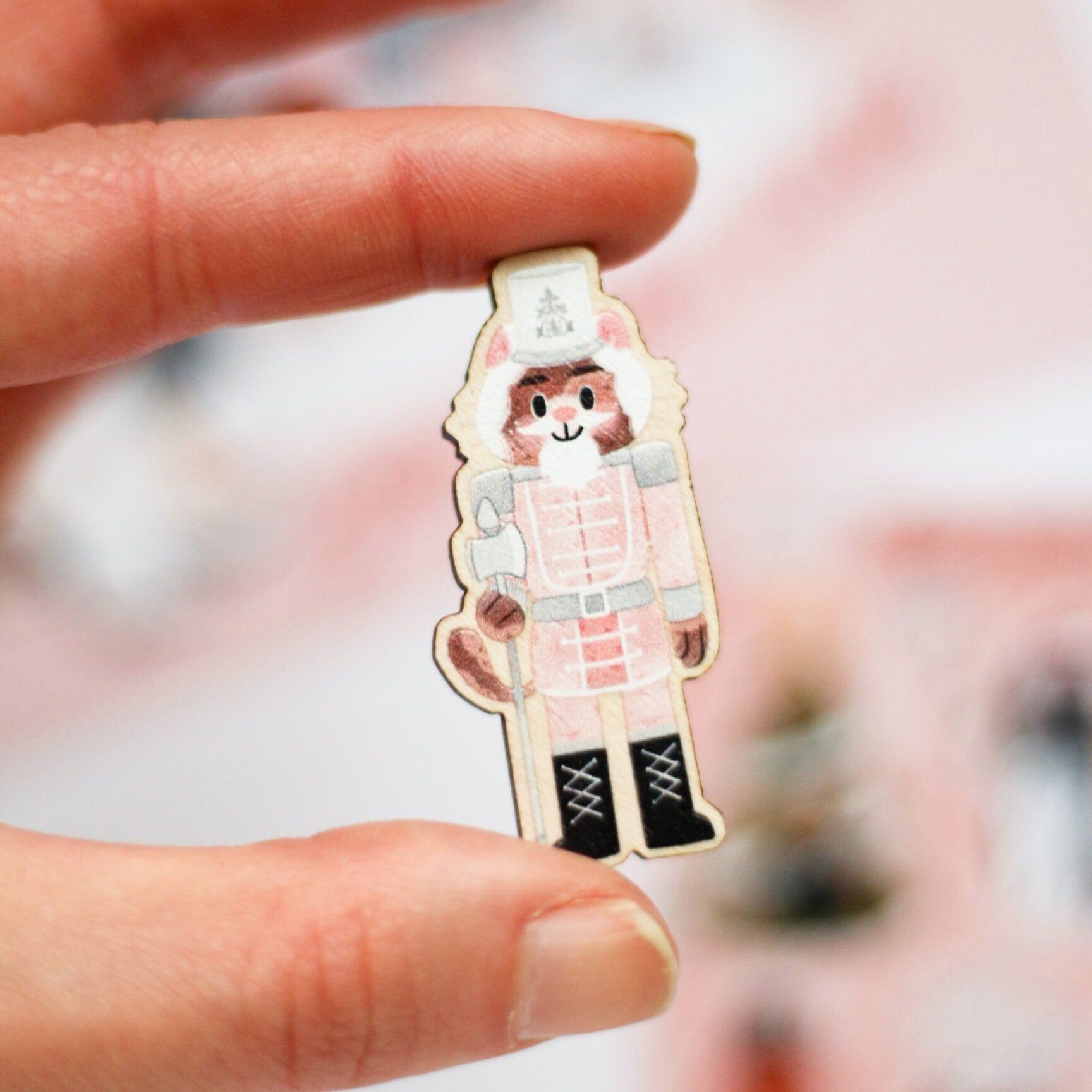 Spilla in legno a forma di gatto schiaccianoci - Regalo di Natale per gli amanti dei gatti