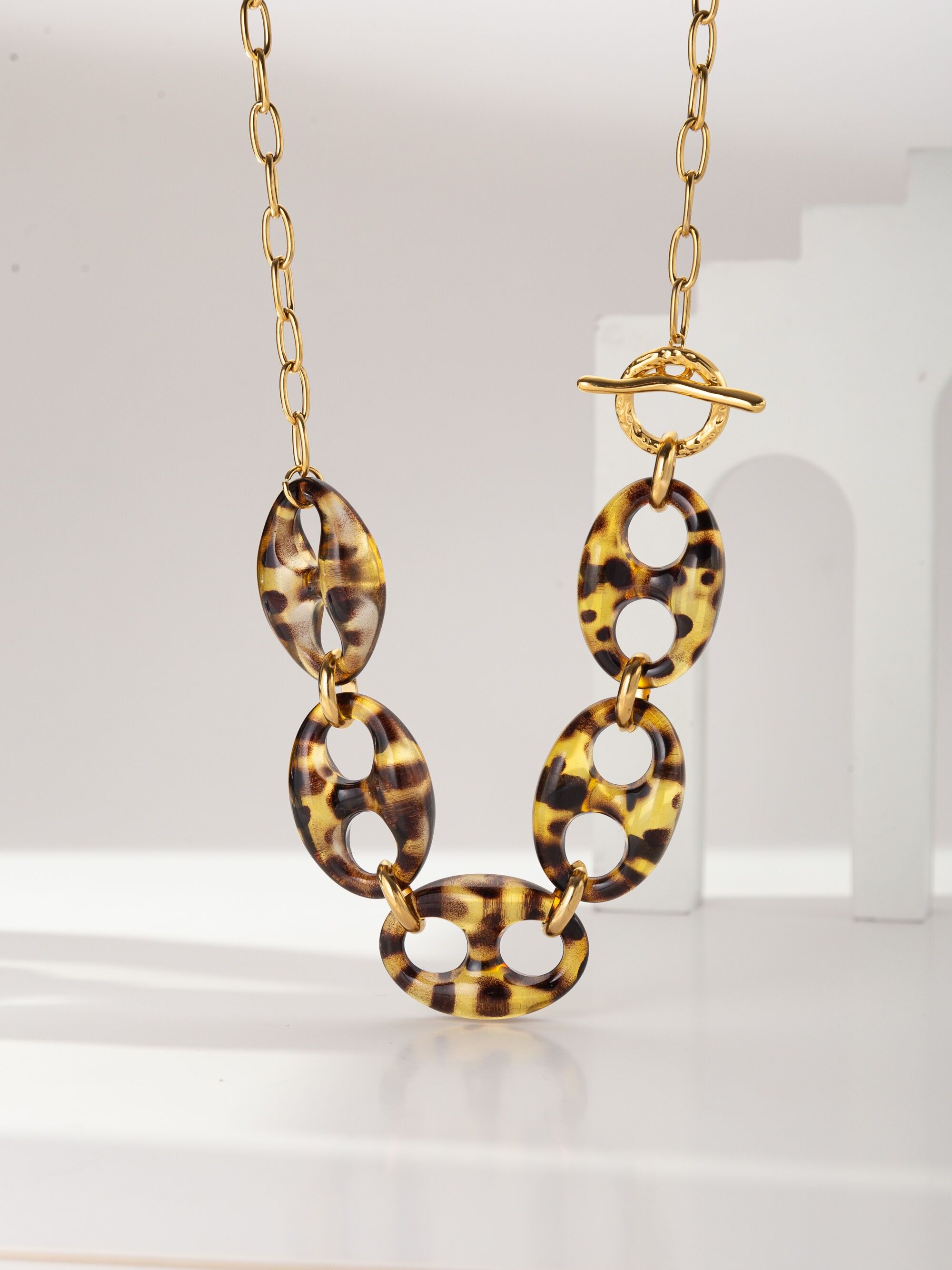 Vintage-Eleganz Halskette aus Harz und Edelstahl