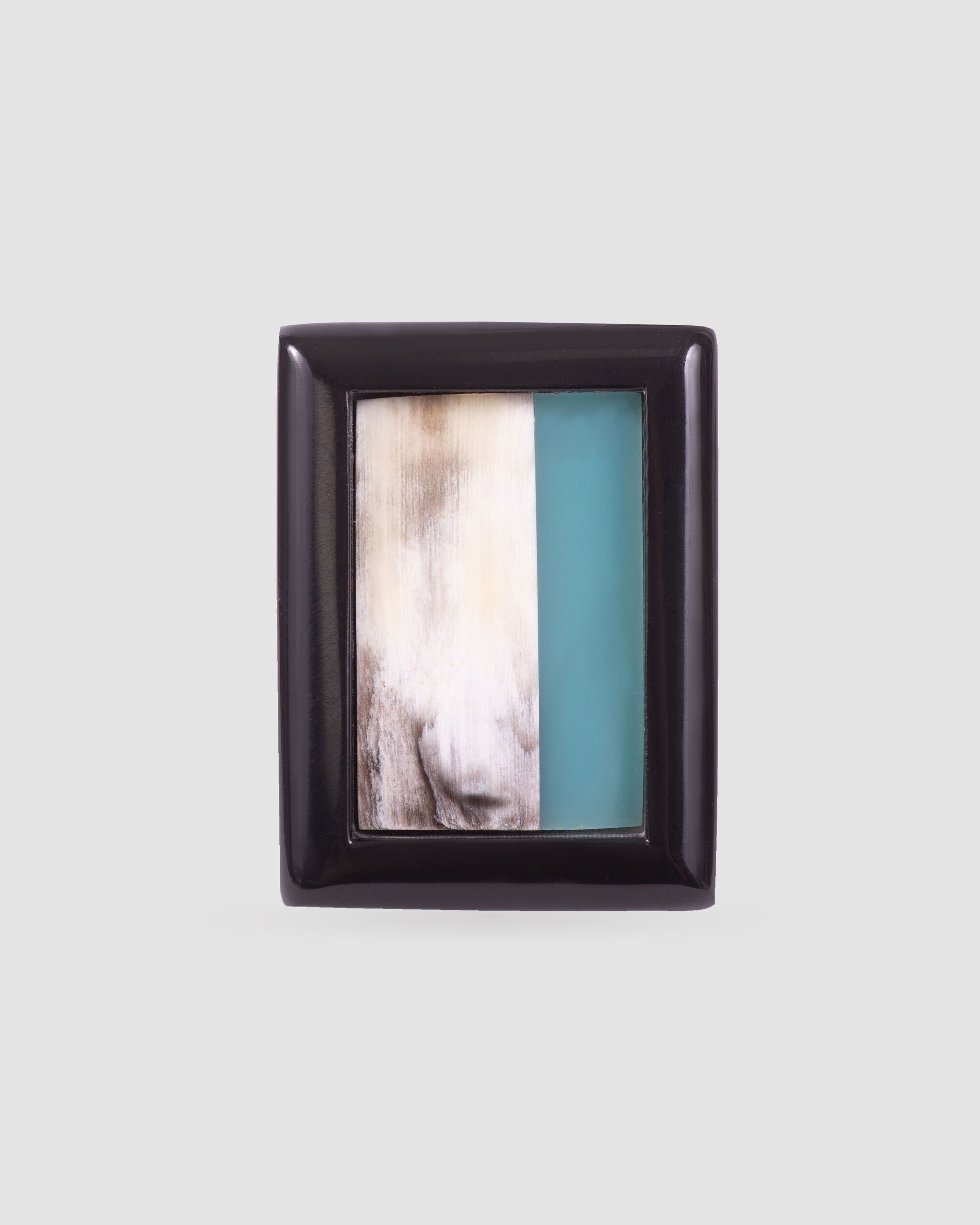 Bague ajustable en corne de buffle avec résine bleue