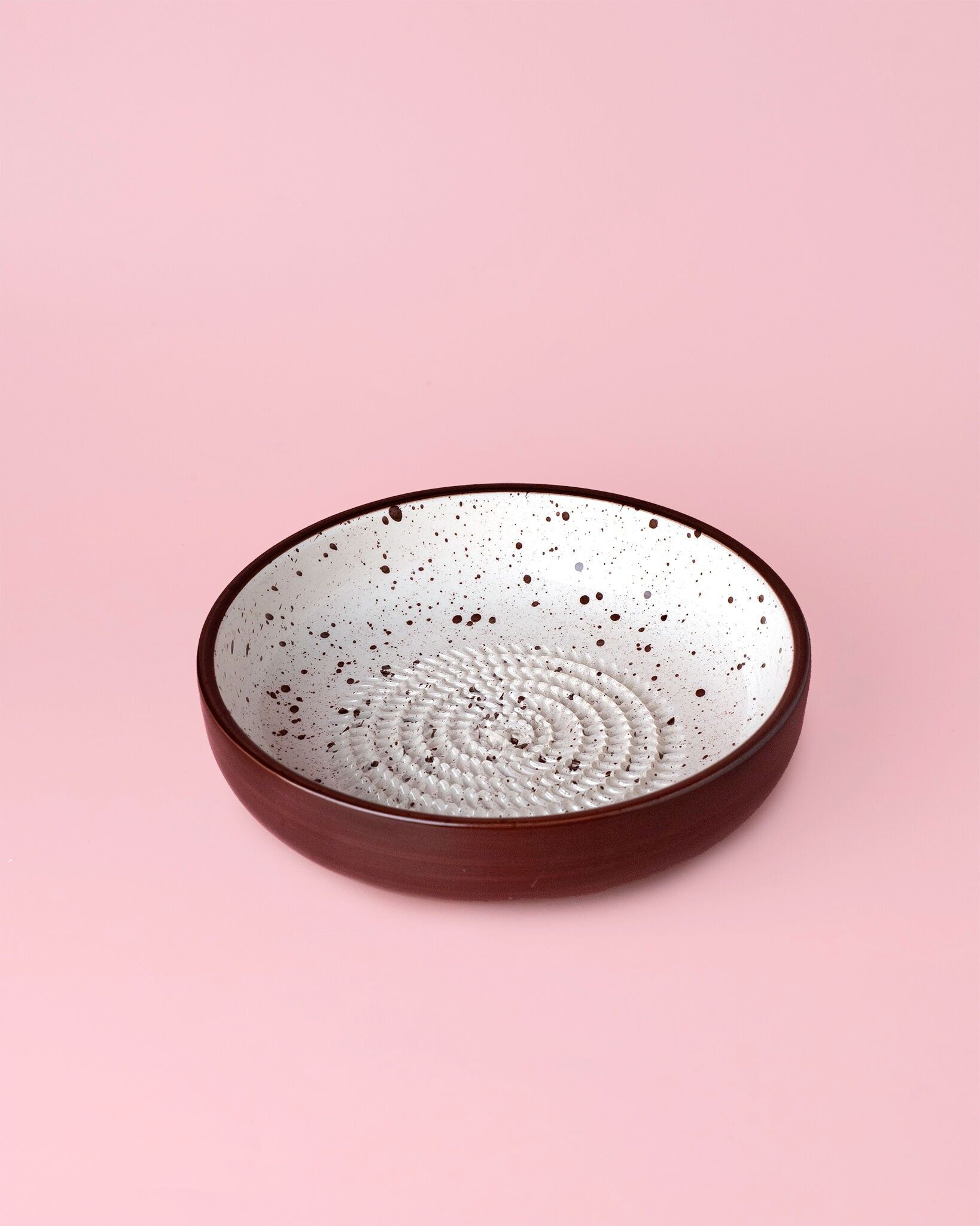 Assiette en céramique + râpe à légumes et fruits / Brownie